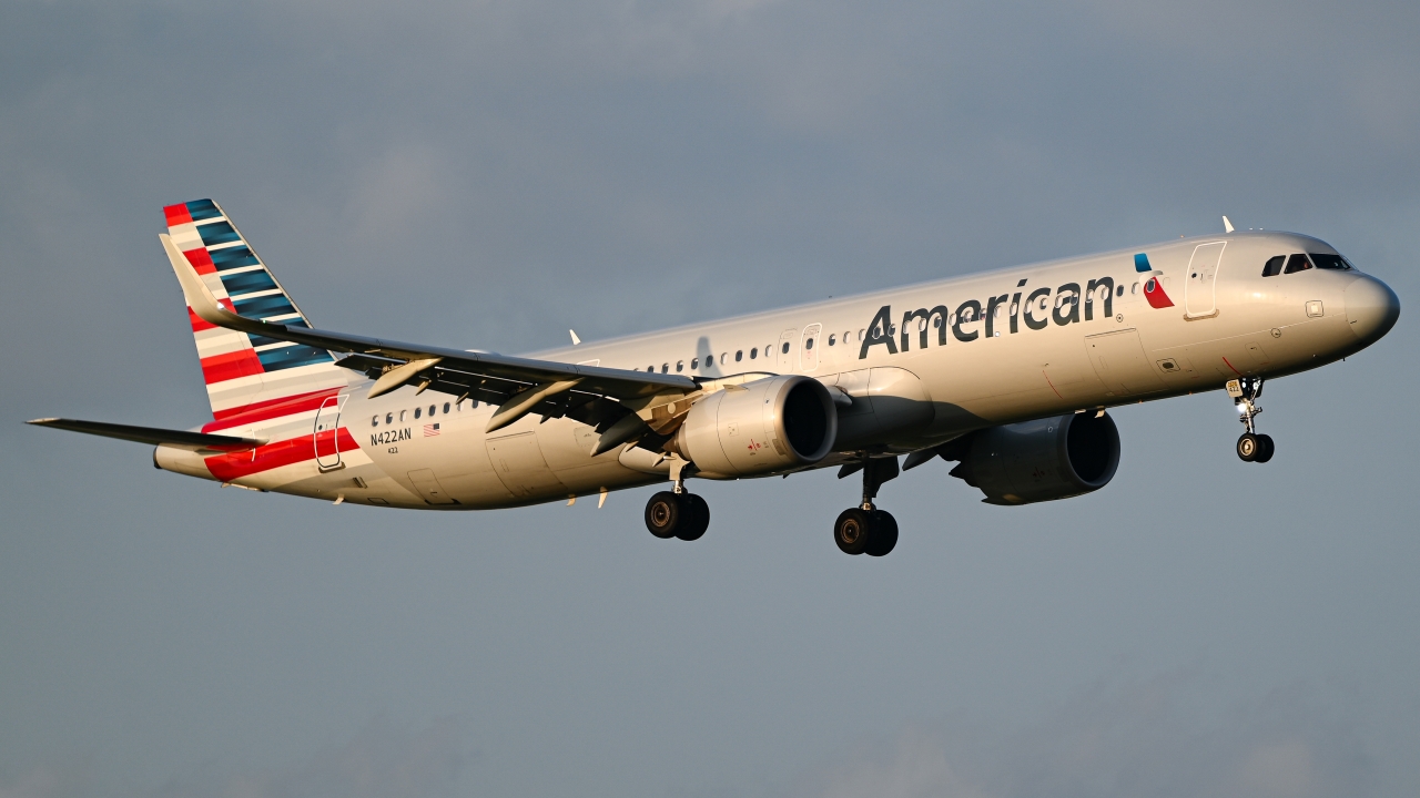 Full size: American Airlines Airbus A321NEO N422AN at Dallas-Fort Worth International Airport