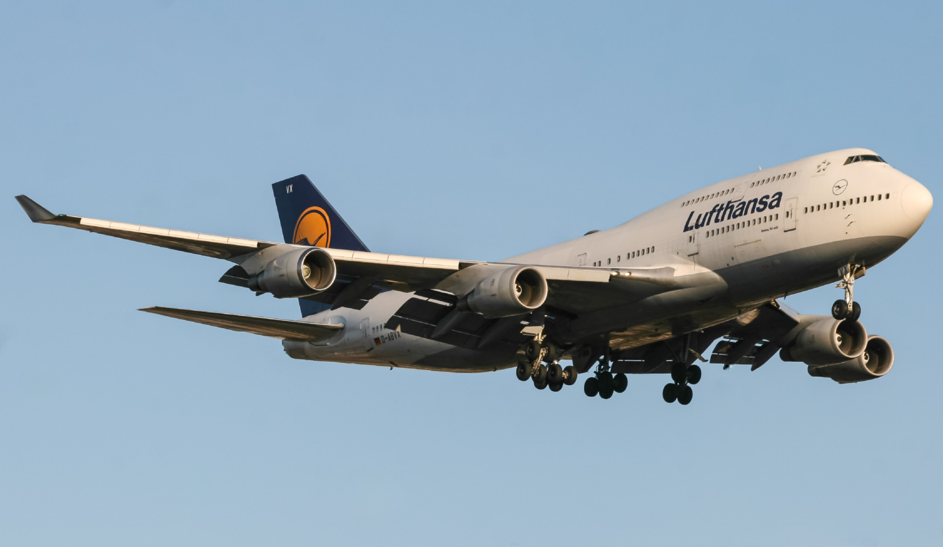 Full size: Lufthansa  Boeing 747-400 D-ABVX at Lester B Pearson International Airport