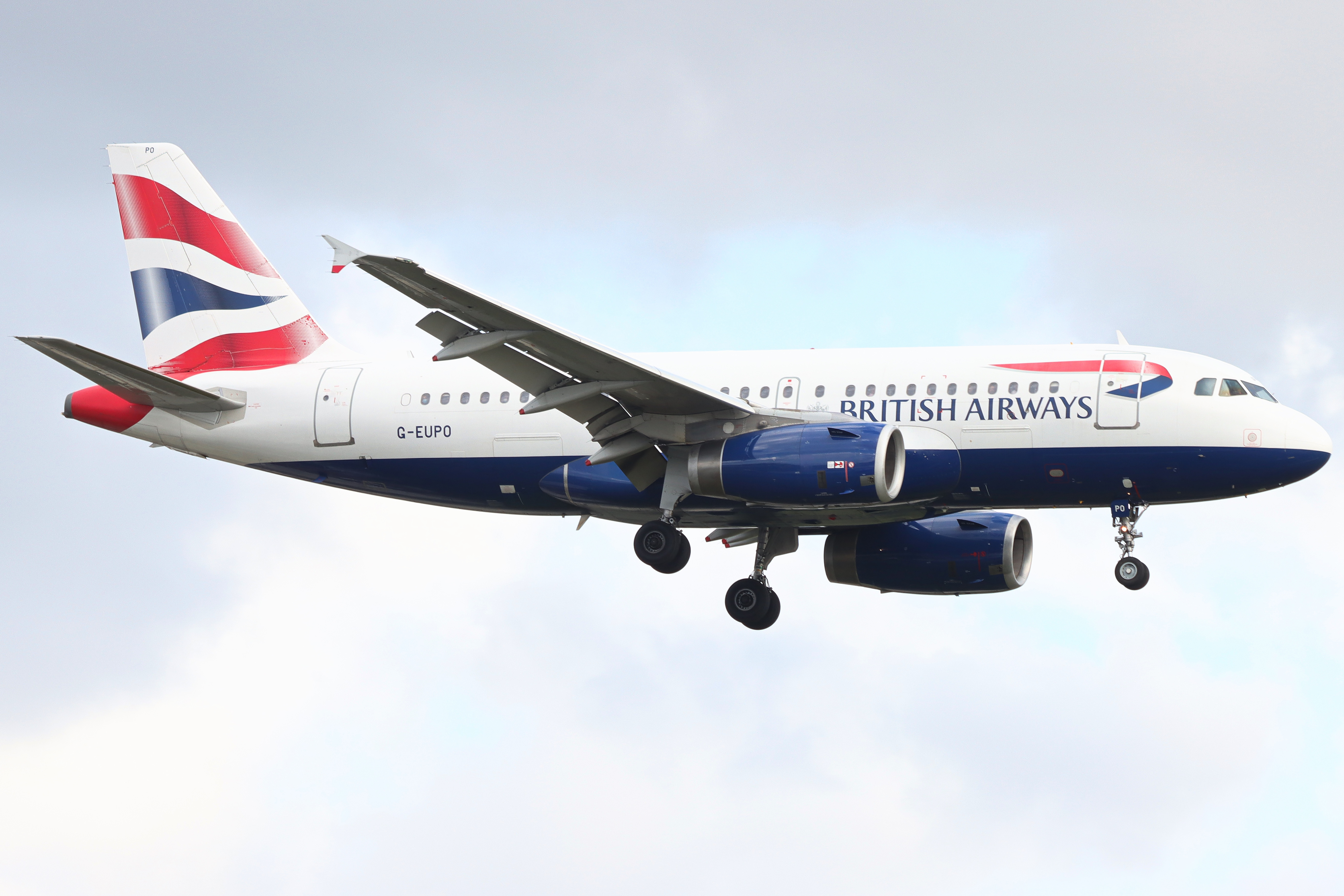 Full size: British Airways Airbus A319 G-EUPO at London Heathrow International Airport