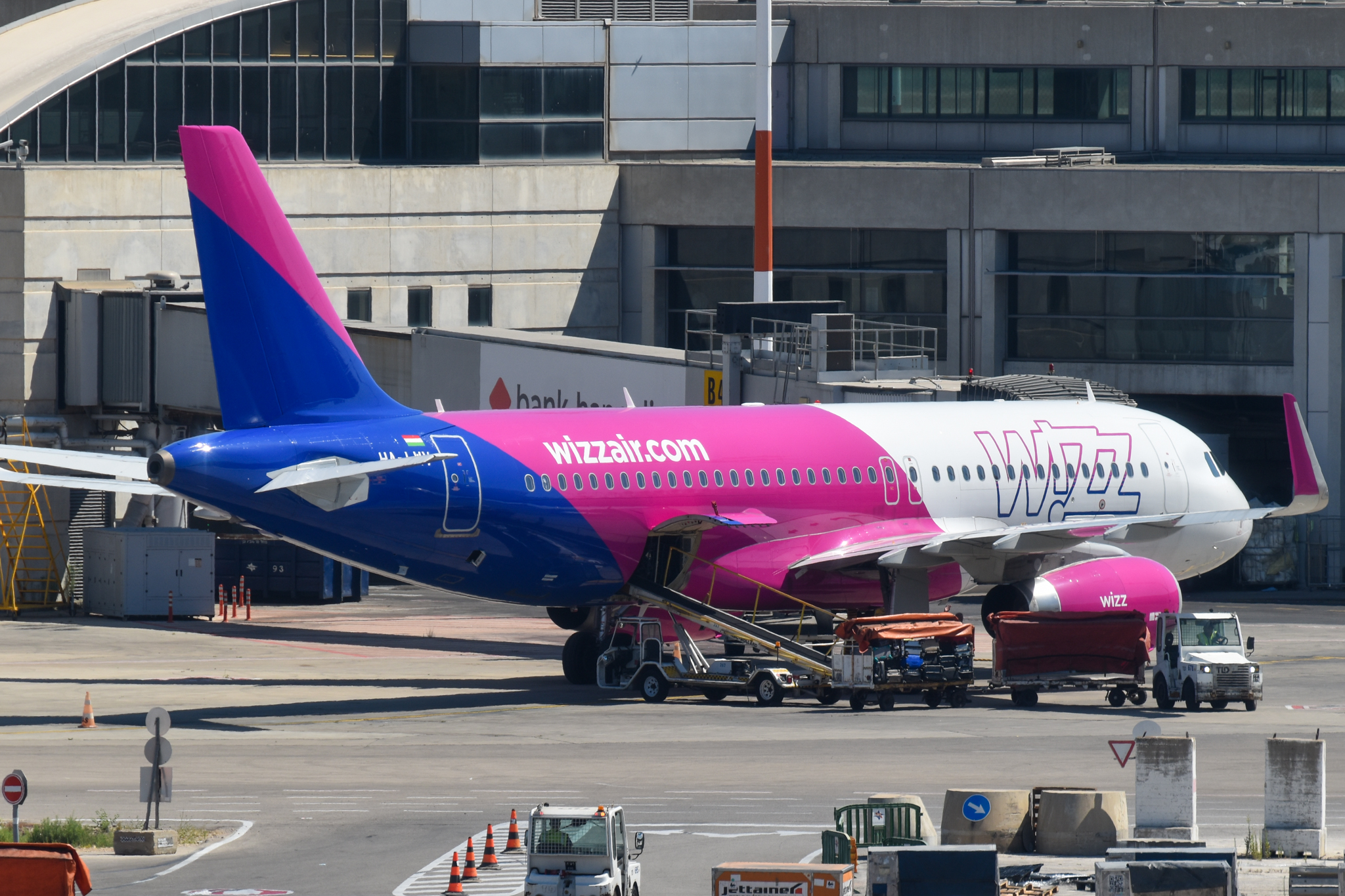 Full size: Wizz Air Airbus A320 HA-LWY at Tel Aviv-Ben Gurion Airport