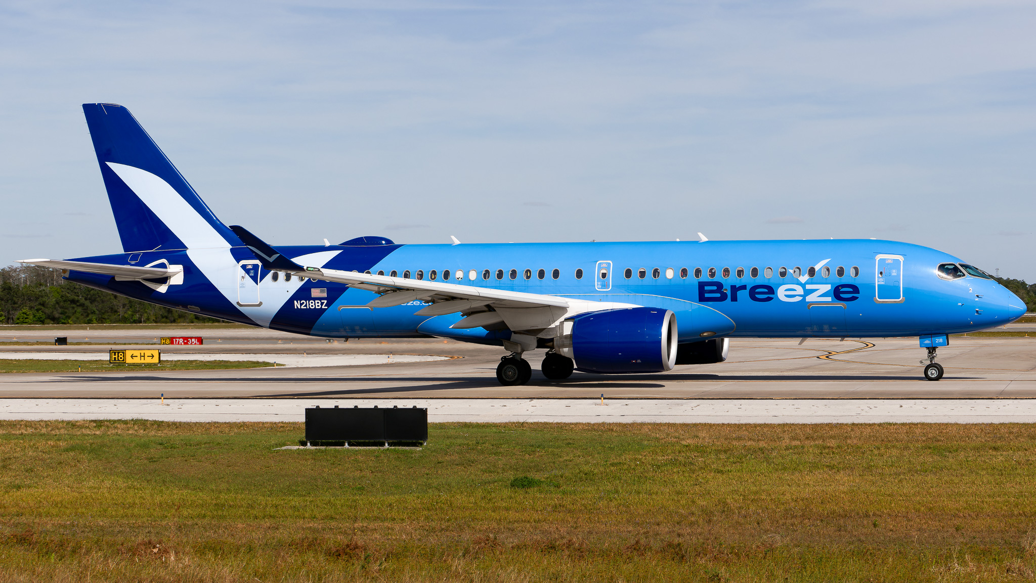 Full size: Breeze Airways Airbus A220-300 N218BZ at Orlando International Airport
