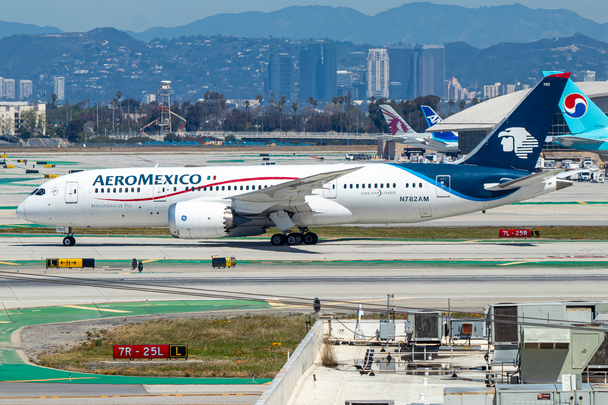 Full size: Aeromexico Boeing 787-8 N782AM at Los Angeles International Airport