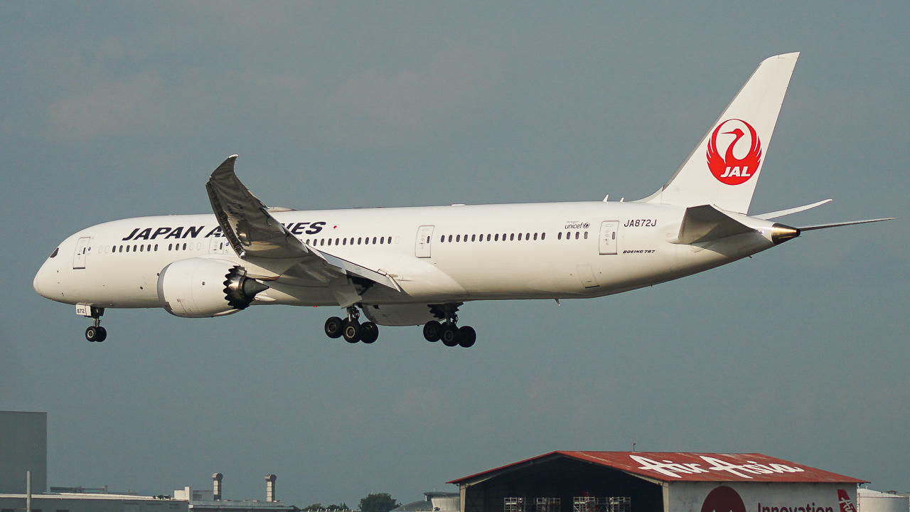 Full size: Japan Airlines Boeing 787-9 JA872J at Kuala Lumpur International Airport