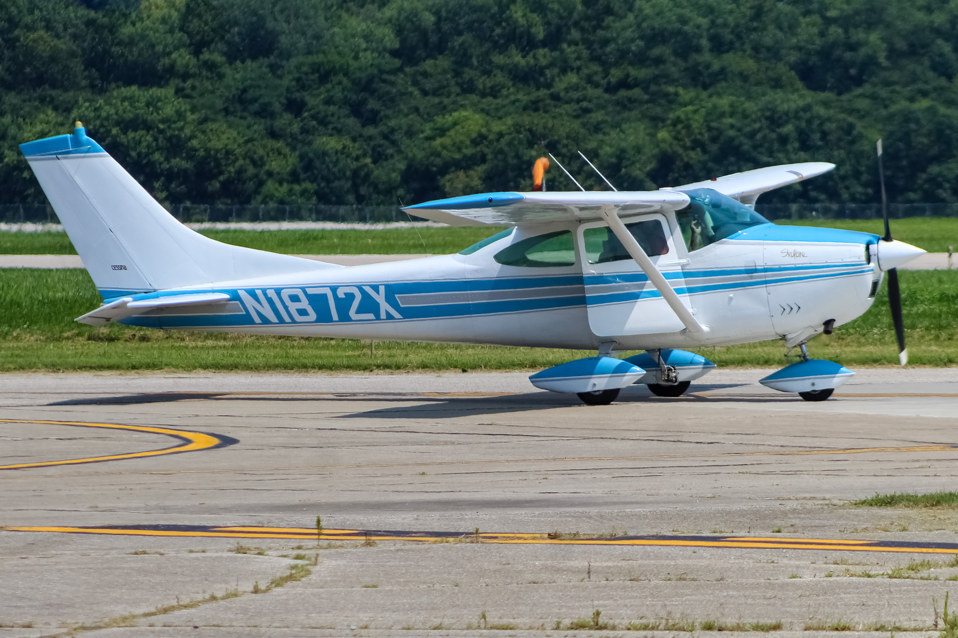 Full size: PRIVATE  Cessna 182 Skylane N1872X at Cincinnati Municipal Airport/Lunken Field