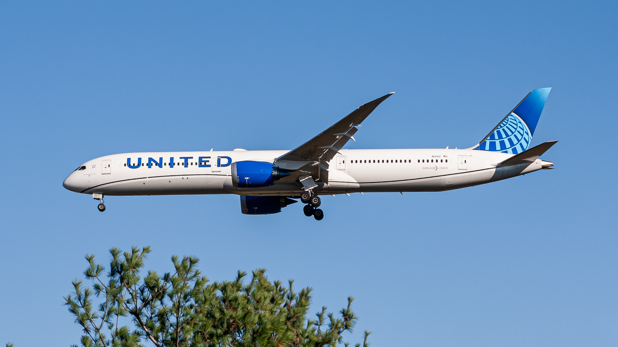 Full size: United Airlines Boeing 787-10 N12012 at Washington Dulles International Airport