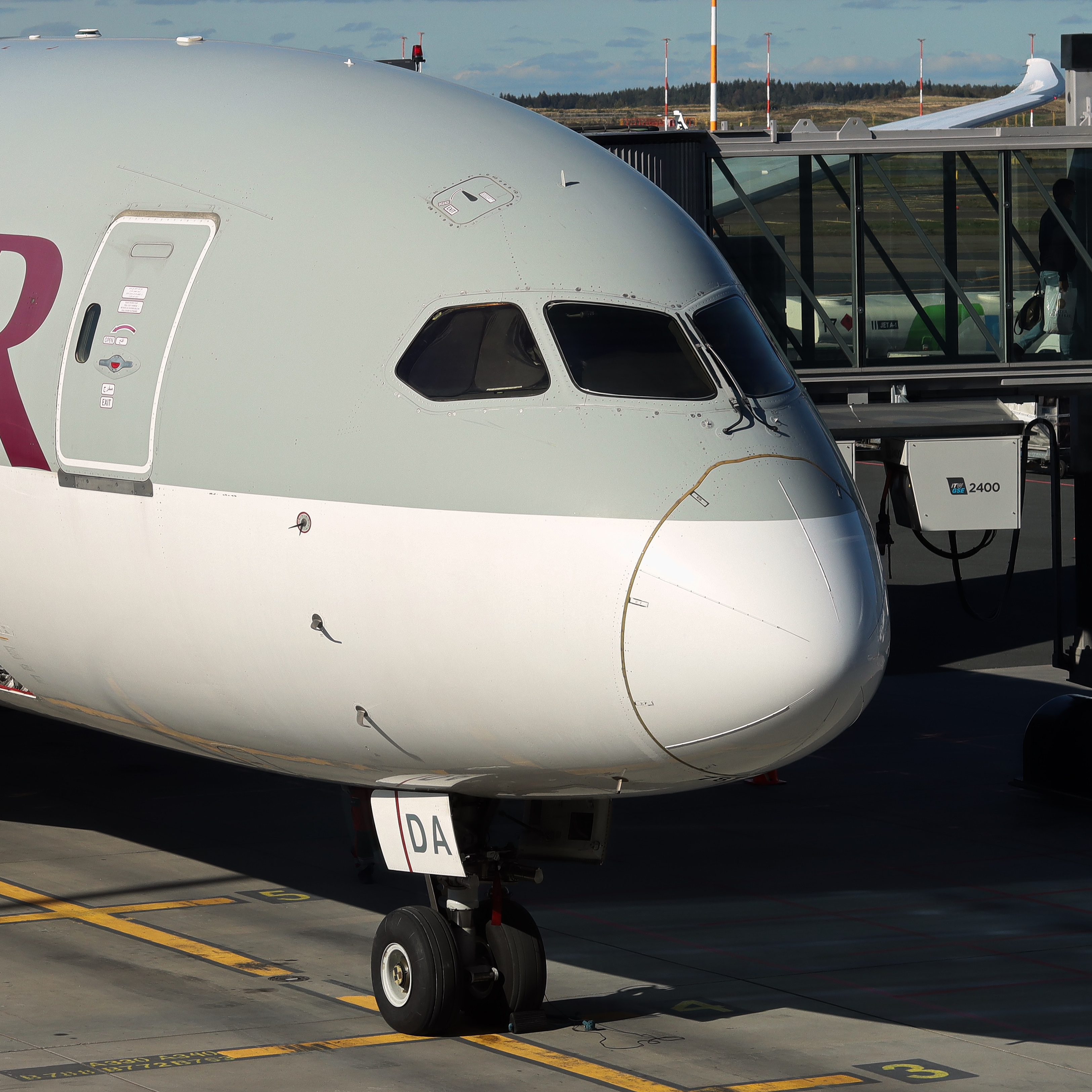 Full size: Qatar Airways Boeing 787-8 A7-BDA at Helsinki Vantaa Airport