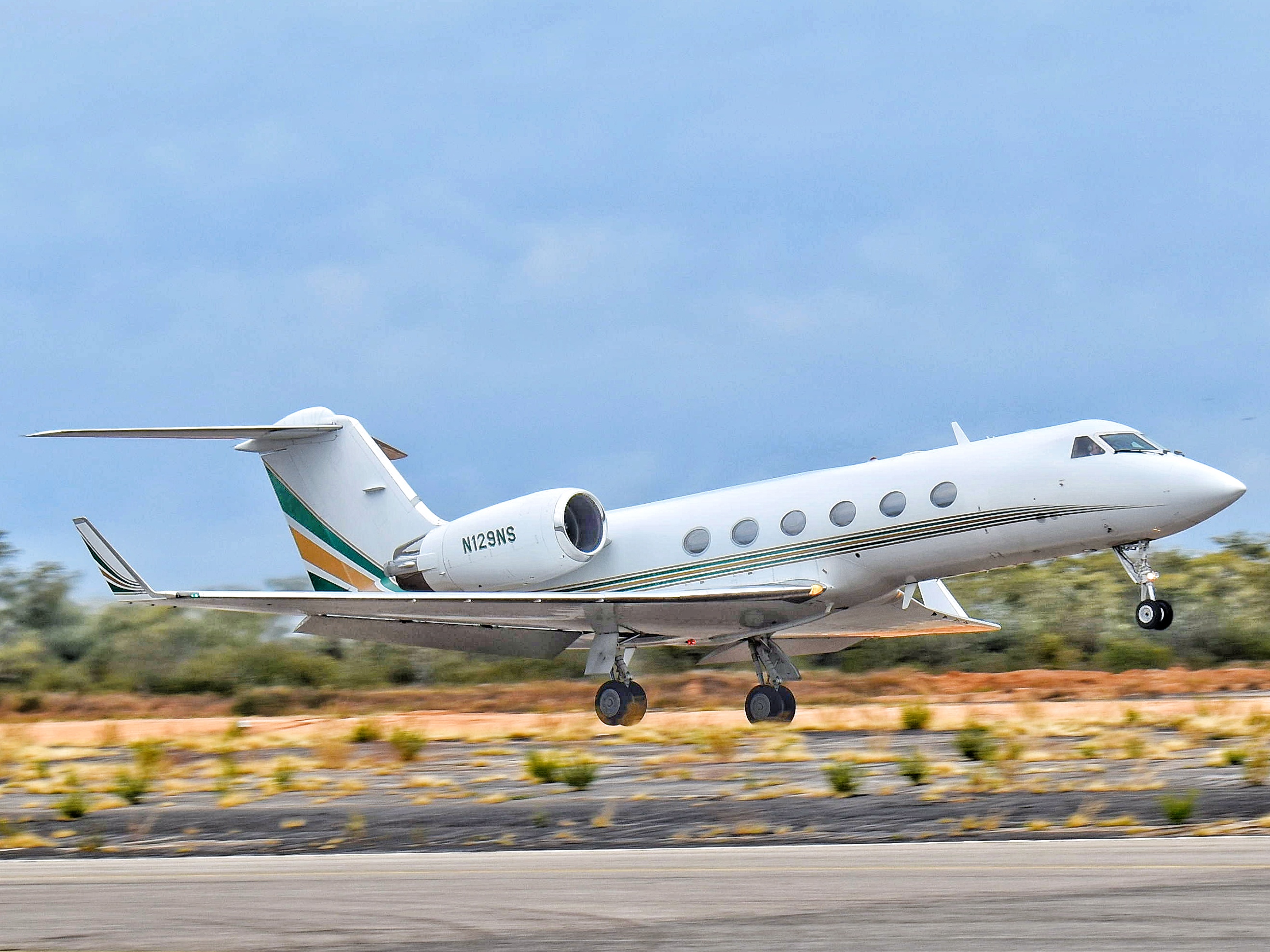 Full size: PRIVATE Gulfstream IV N129NS at Aeropuerto de Cabo San Lucas Internacional