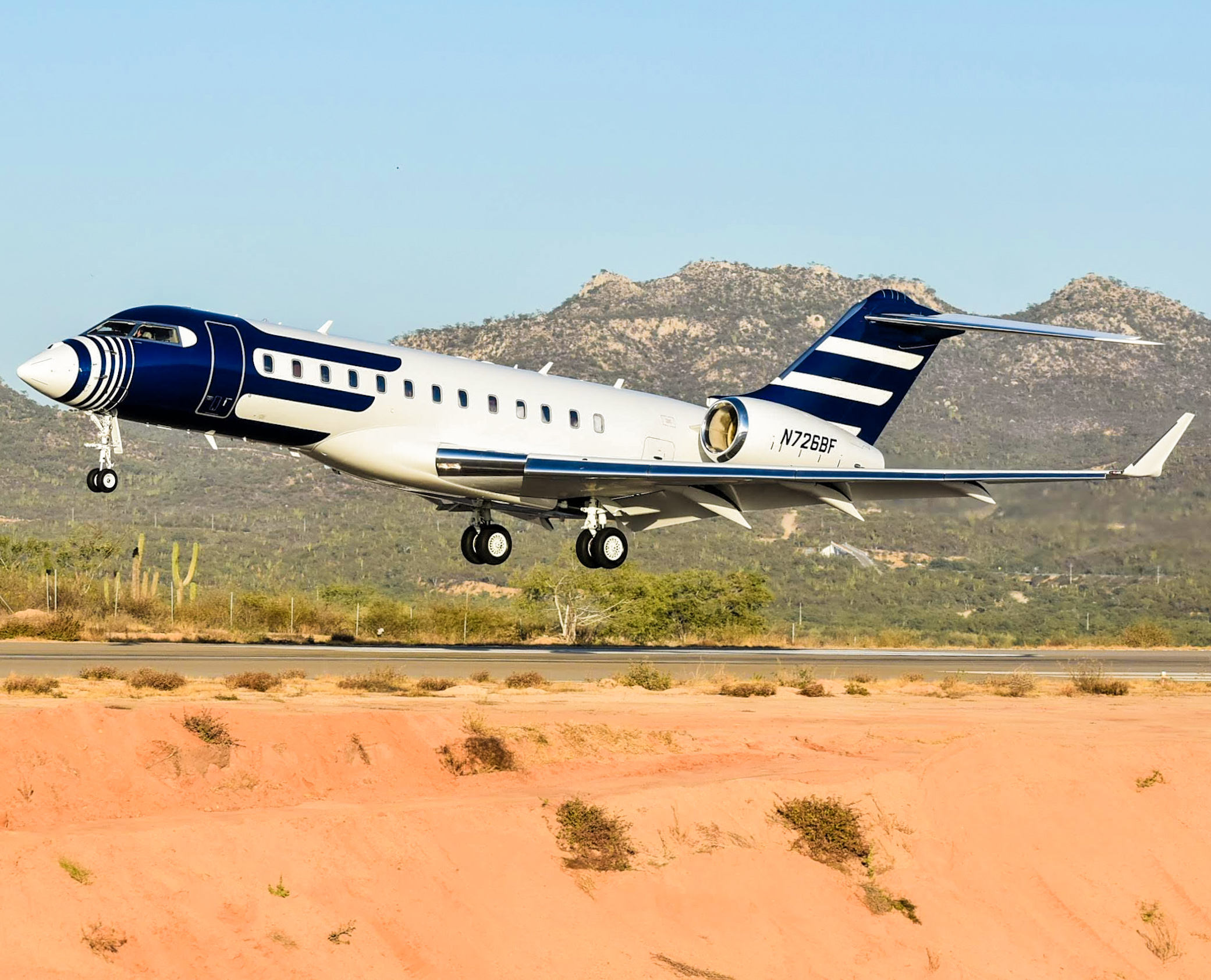 Full size: PRIVATE Bombardier Global 6000 N726BF at Aeropuerto de Cabo San Lucas Internacional