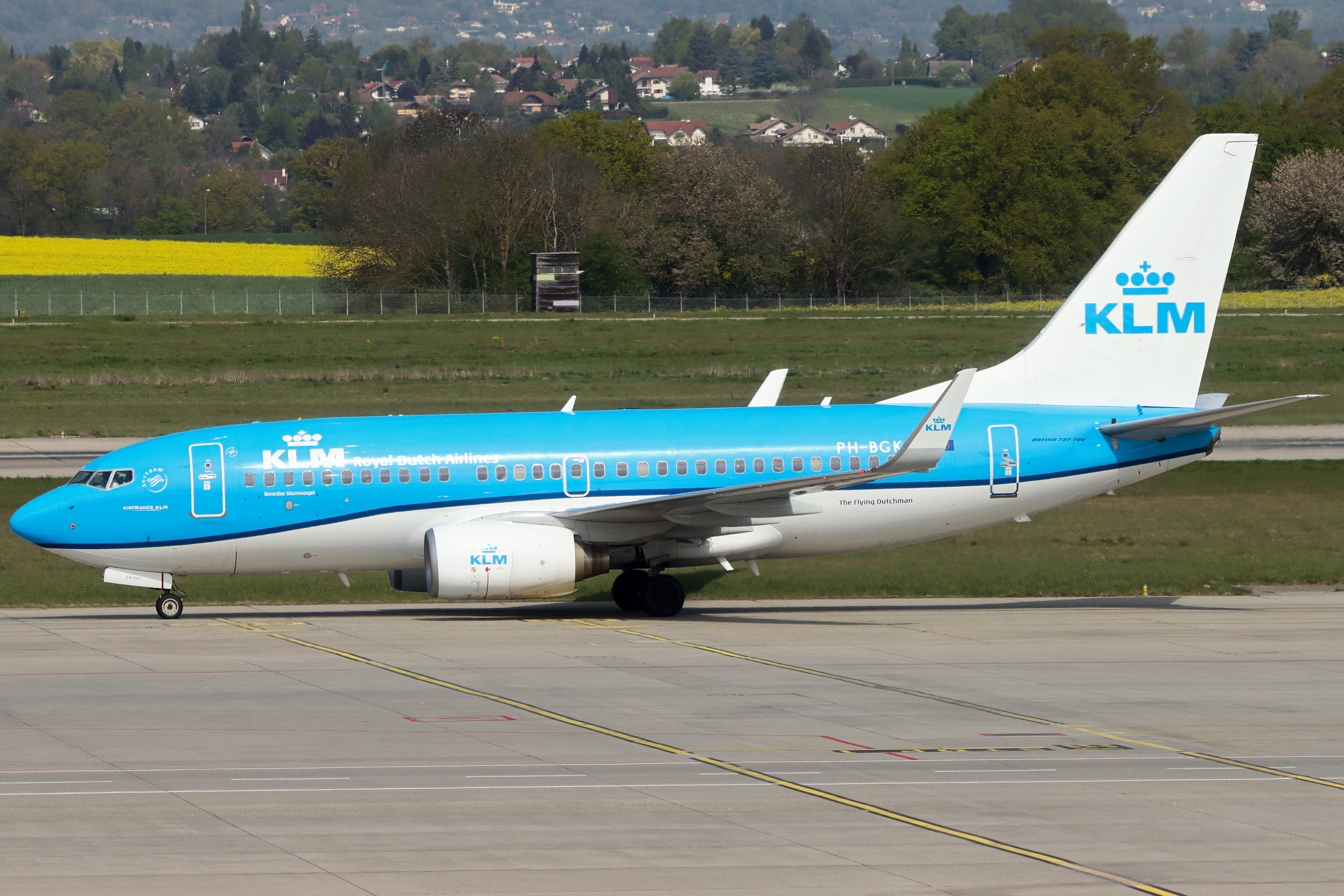 Full size: KLM Boeing 737-700 PH-BGK at Geneve Aeroport