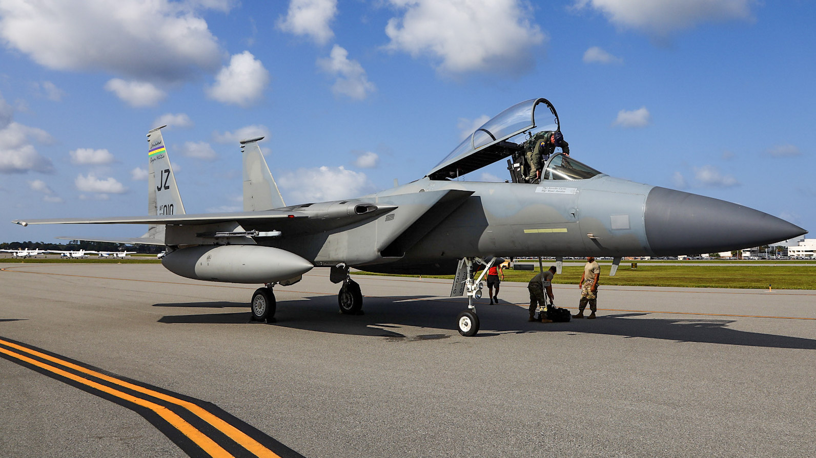 Full size: USAF - United States Air Force McDonnell Douglas F-15 Eagle 83-0010 at Daytona Beach International Airport