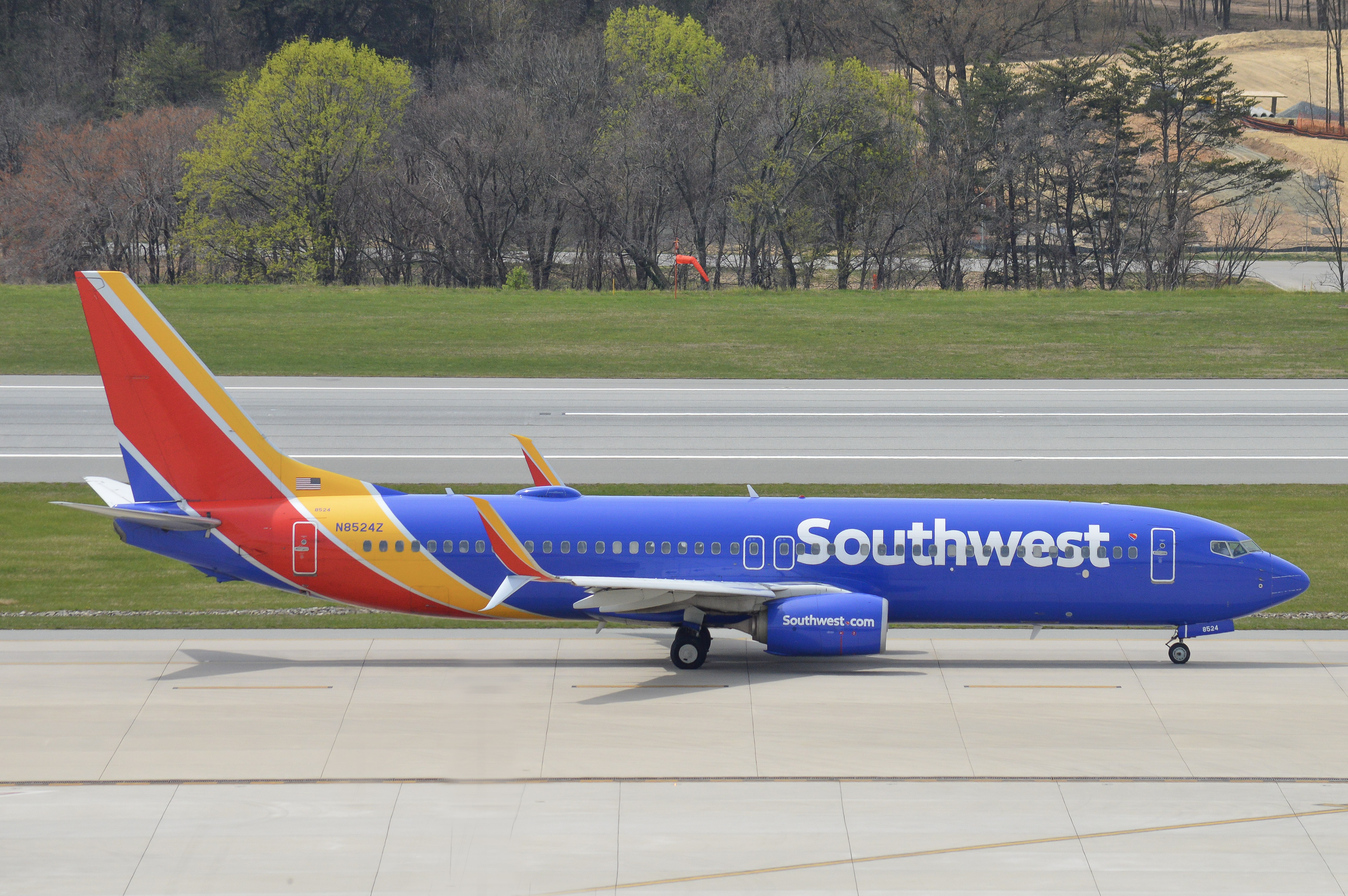 Full size: Southwest Airlines Boeing 737-800 N8524Z at Baltimore/Washington International Thurgood Marshall Airport