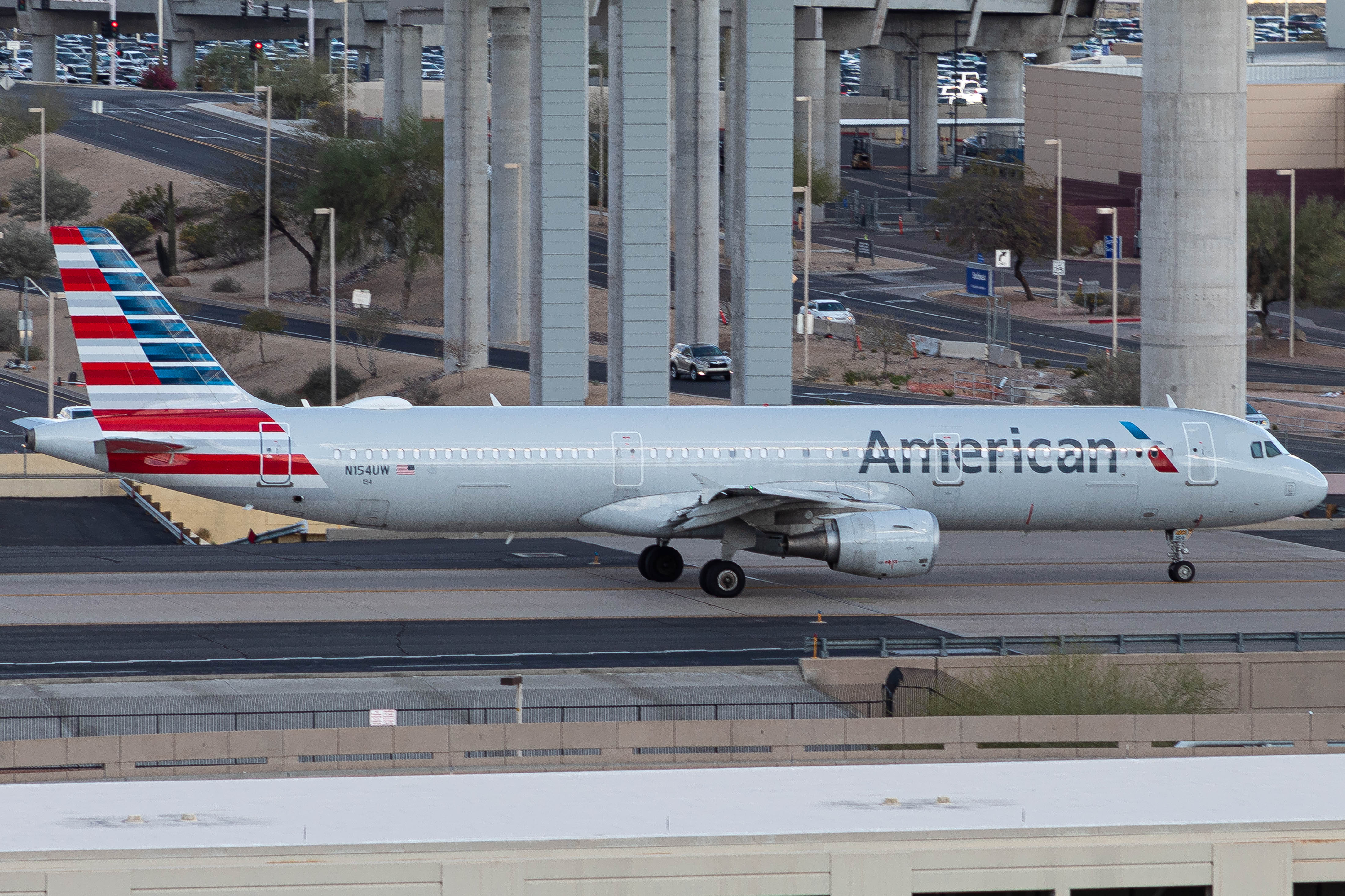 Full size: American Airlines Airbus A321-200 N154UW at Phoenix Sky Harbor International Airport