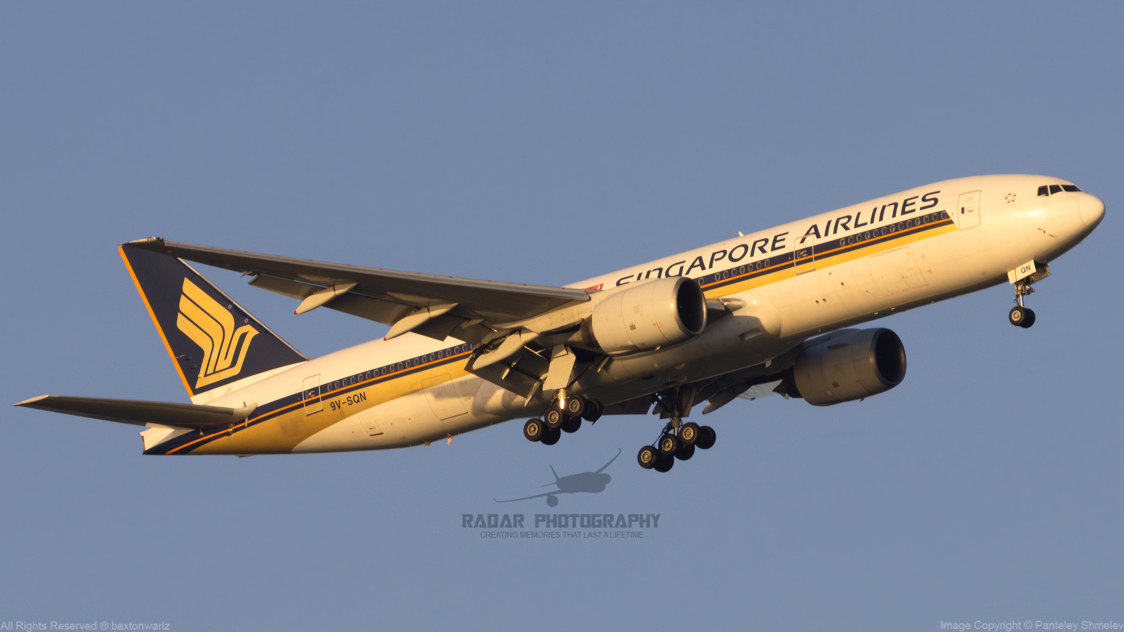 Full size: Singapore Airlines Boeing 777-200ER 9V-SQN at Singapore-Changi Airport