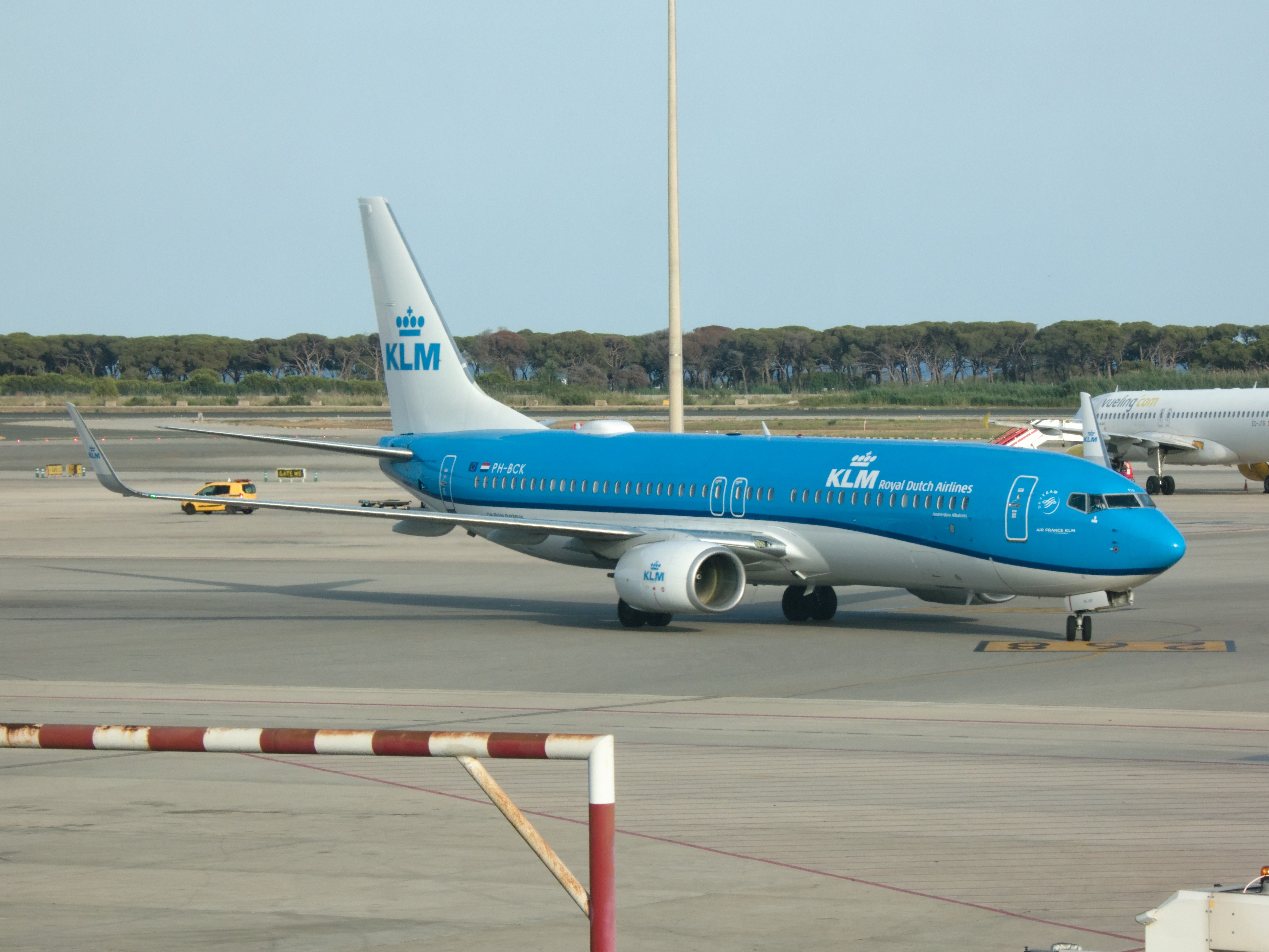 Full size: KLM Boeing 737-800 PH-BCK at Barcelona El Prat Airport