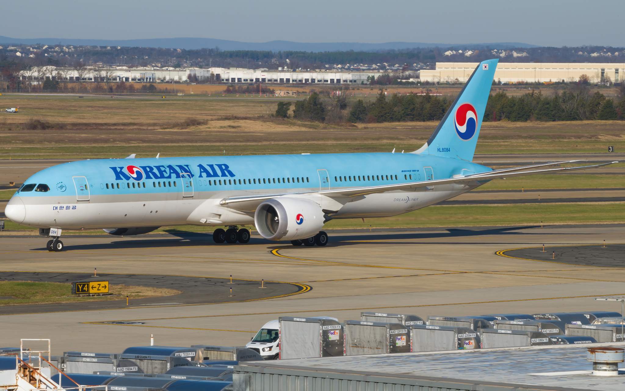 Full size: Korean Air Boeing 787-9 HL8084 at Washington Dulles International Airport