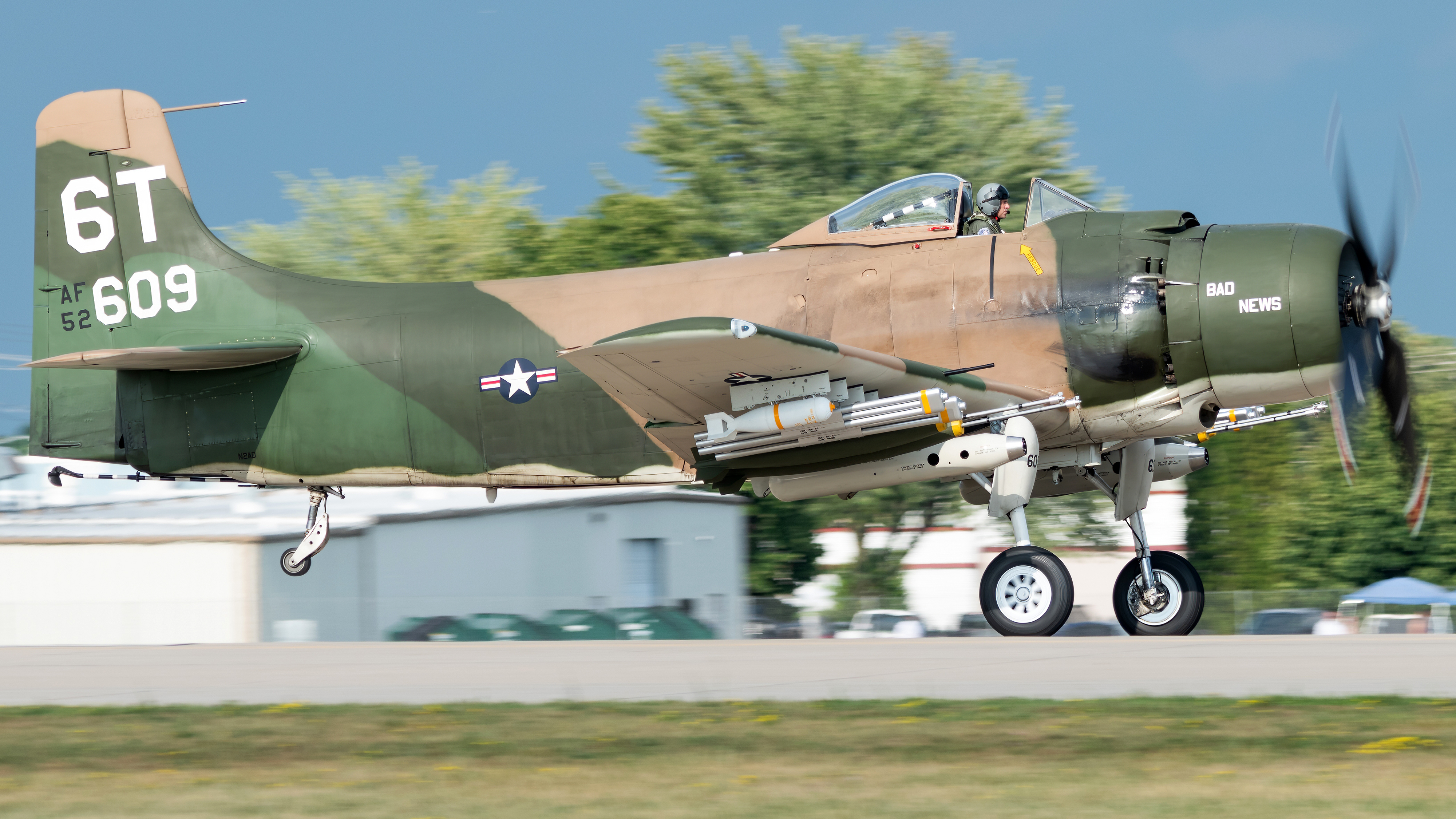 Full size: PRIVATE Douglas A-1 Skyraider N2AD at Wittman Regional Airport