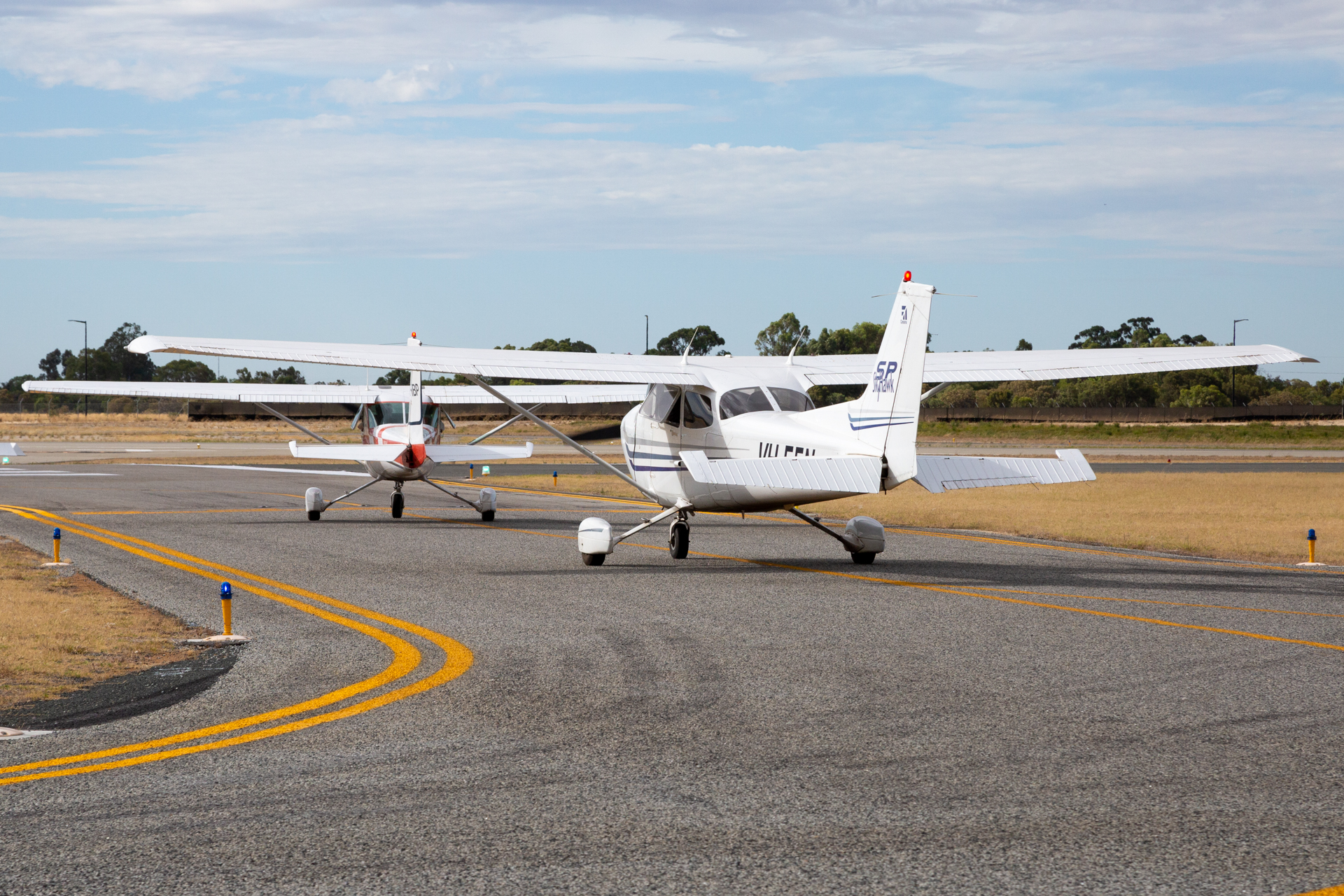 Full size: PRIVATE Cessna 172 VH-EEN at Perth Jandakot Airport