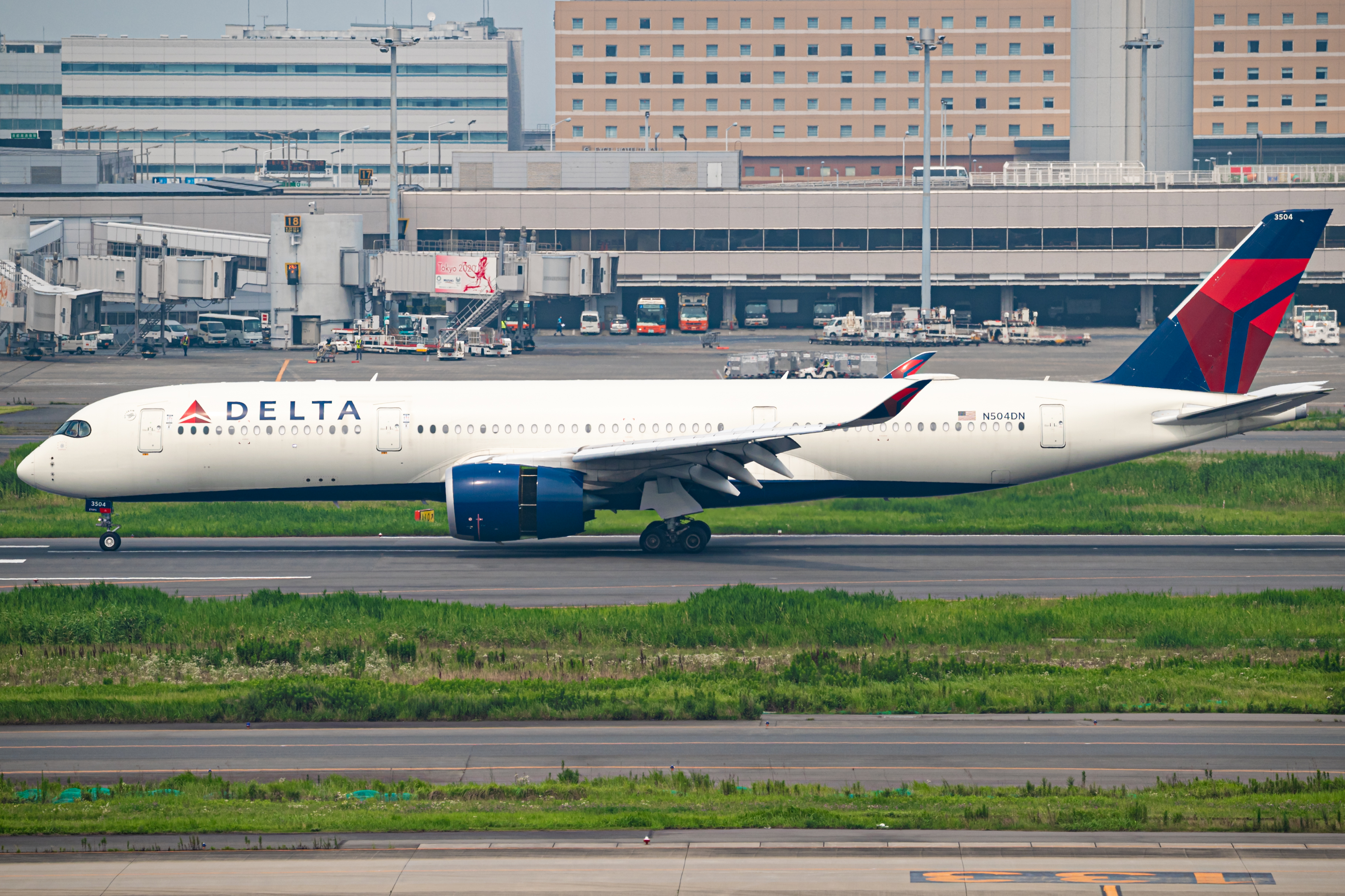 Full size: Delta Airlines Airbus A350-900 N504DN at Tokyo-Haneda Airport