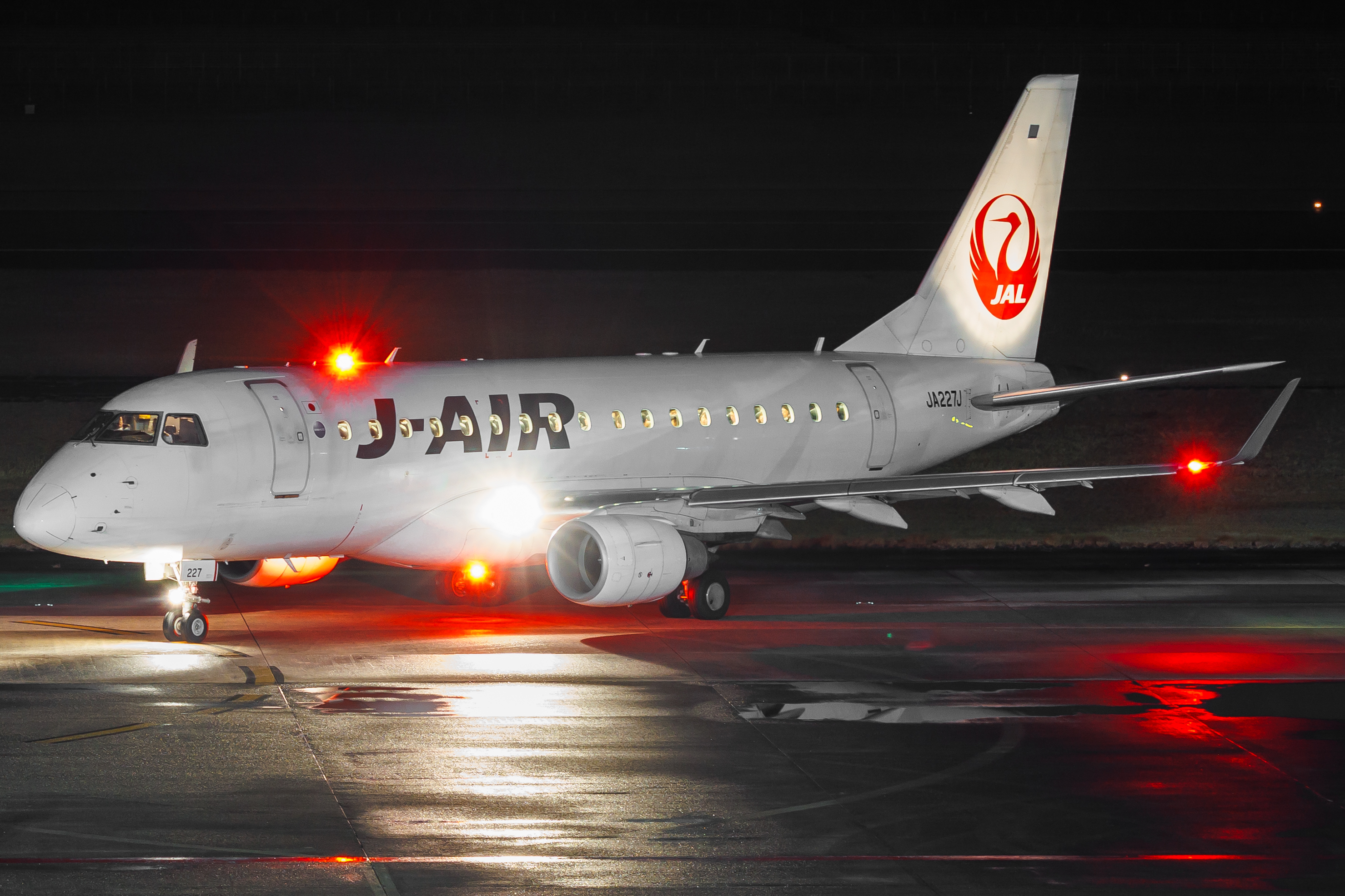 Full size: J-Air Embraer E170 JA227J at Kumamoto Airport