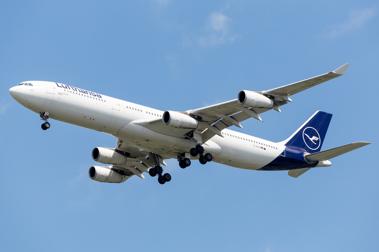 Full size: Lufthansa Airbus A340-300 D-AIGX at John F. Kennedy International Airport