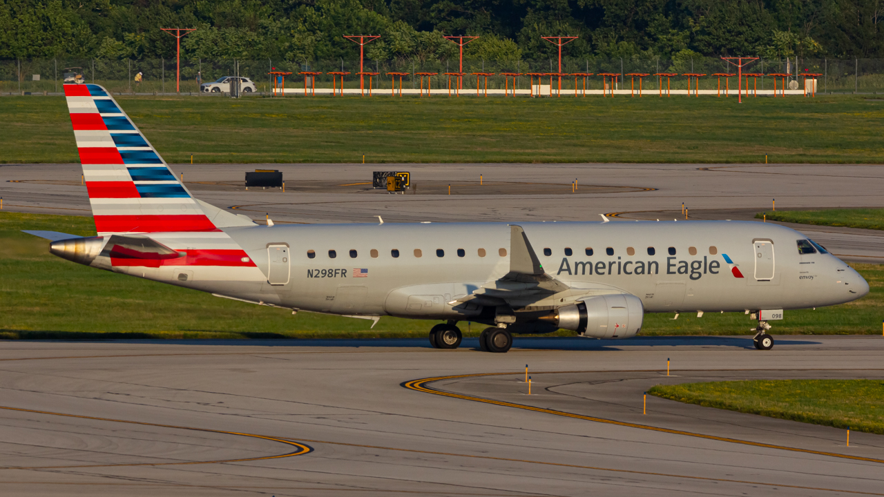 Full size: American Eagle Embraer E175 N298FR at John Glenn Columbus International Airport