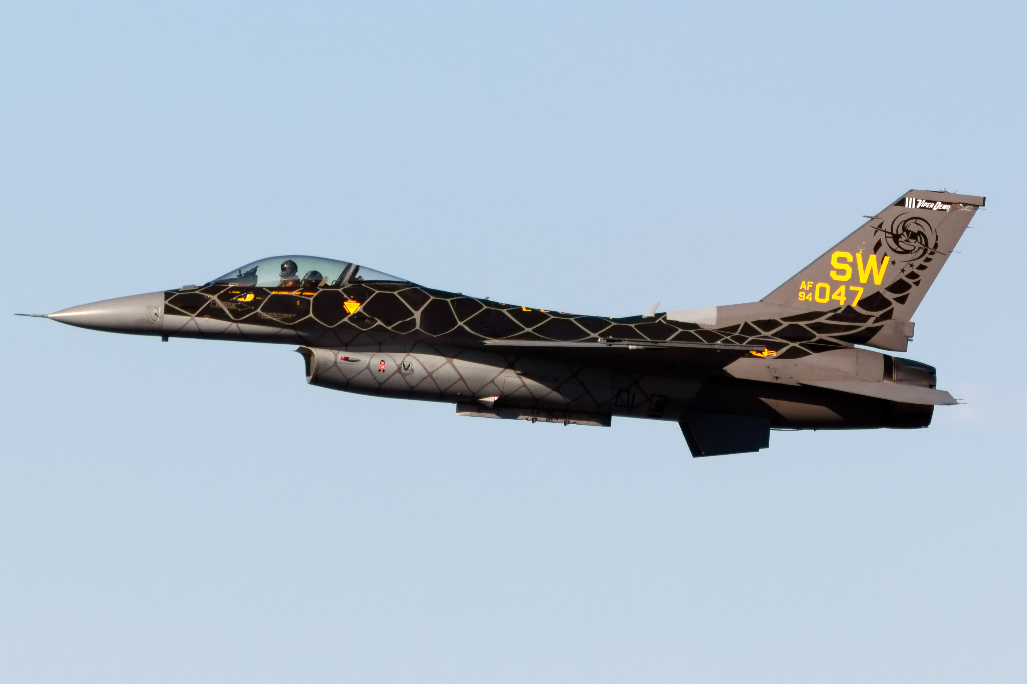 Full size: USAF - United States Air Force General Dynamics F-16 Fighting Falcon 94-0047 at Lakeland Linder International Airport