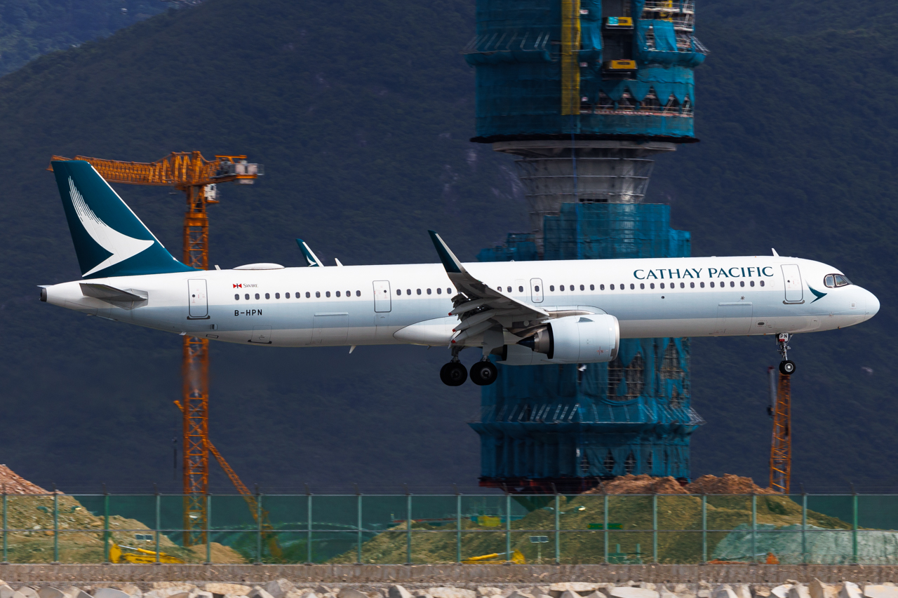Full size: Cathay Pacific Airbus A321NEO B-HPN at Hong Kong International Airport