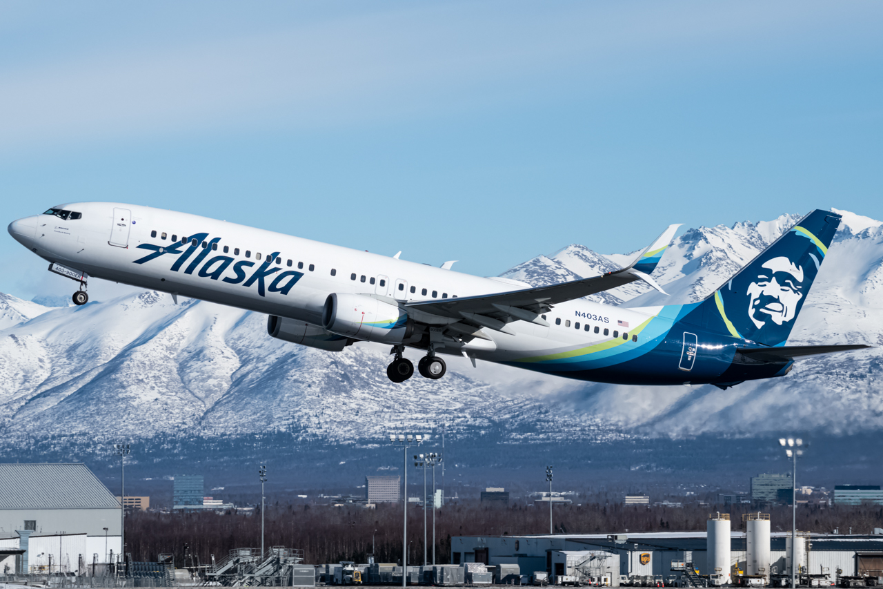 Full size: Alaska Airlines Boeing 737-900ER N403AS at Anchorage Ted Stevens International Airport