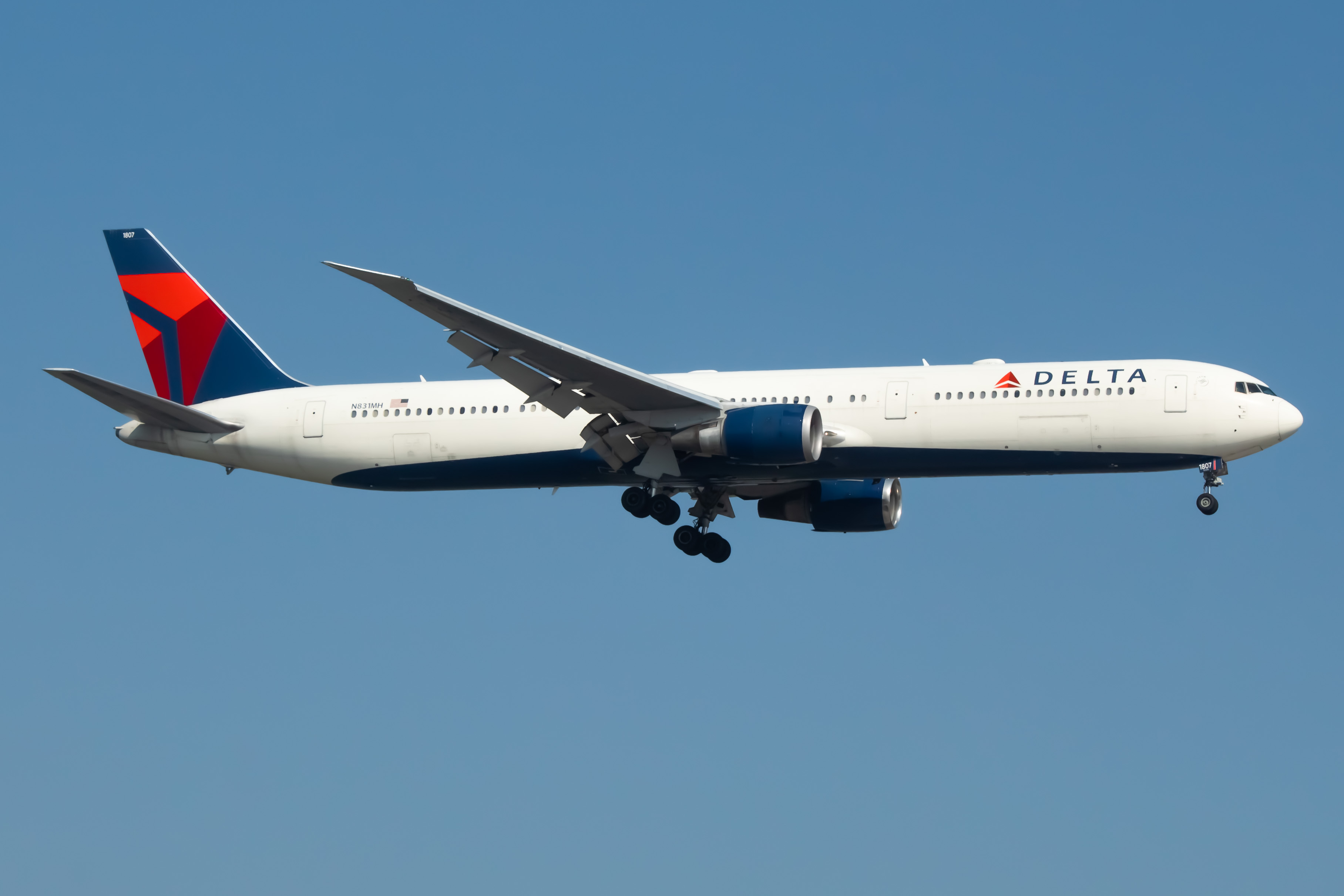 Full size: Delta Airlines Boeing 767-400ER N831MH at John F. Kennedy International Airport