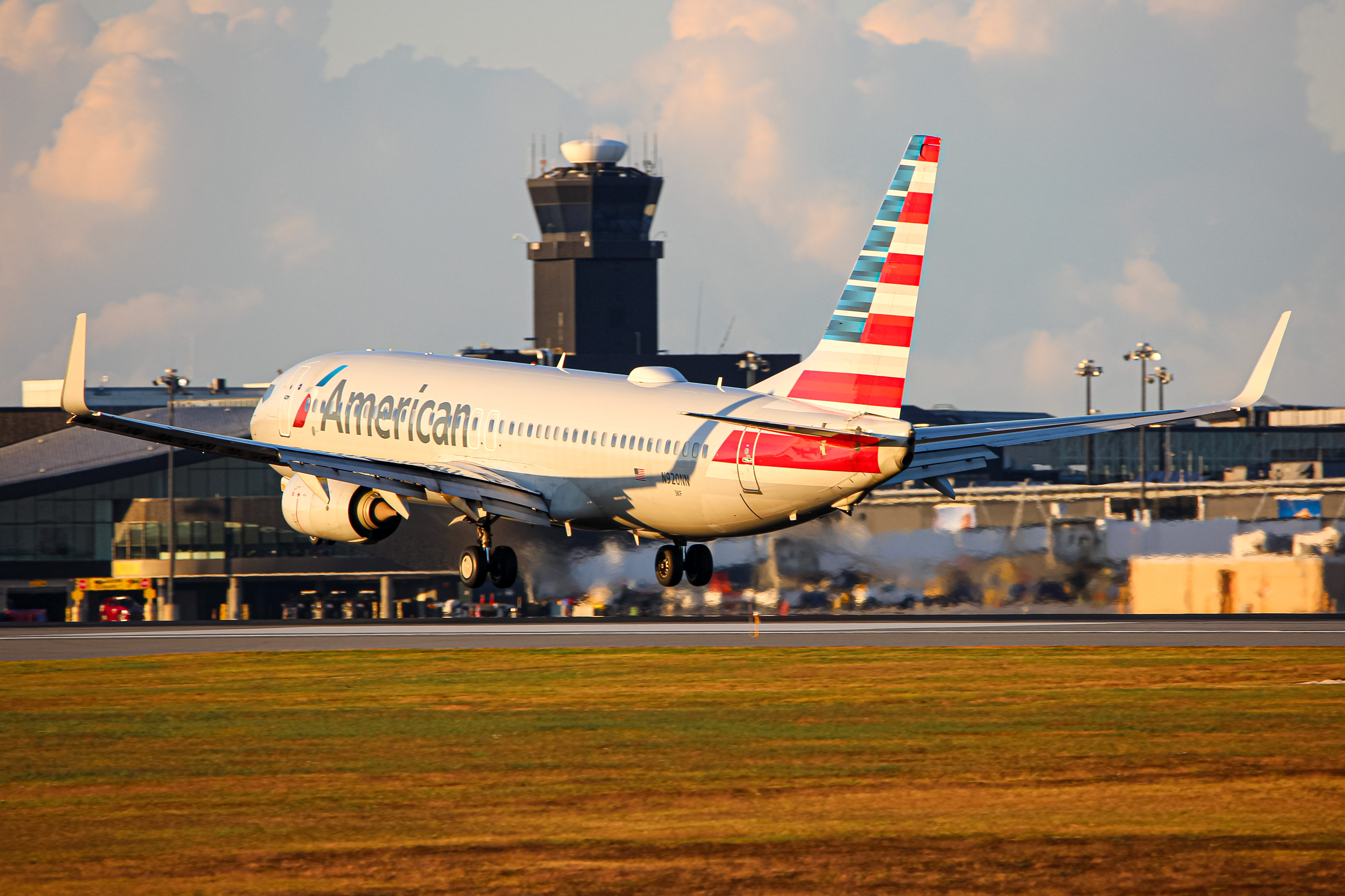 Full size: American Airlines Boeing 737-800 N920NN at Baltimore/Washington International Thurgood Marshall Airport
