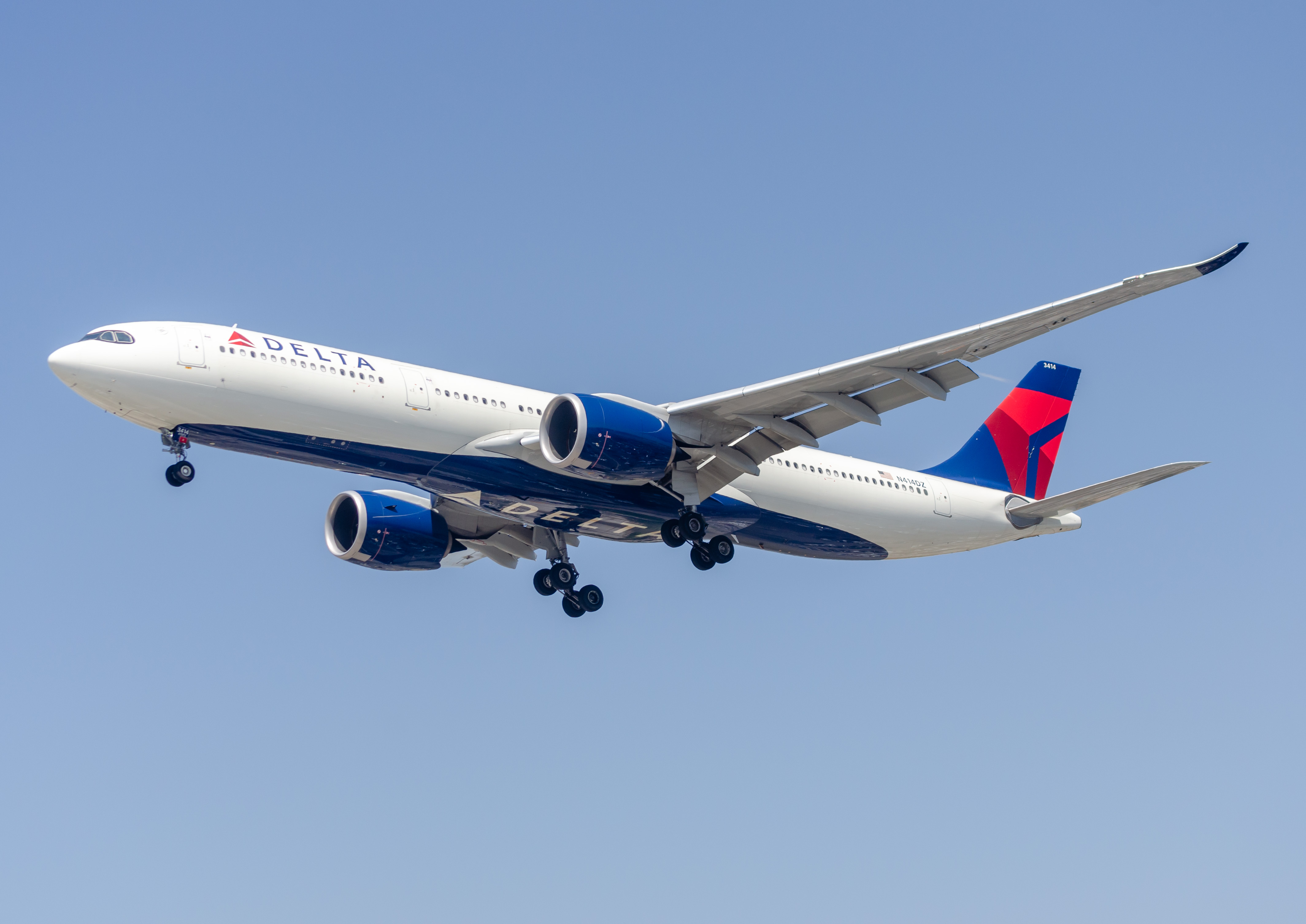 Full size: Delta Airlines Airbus A330-900 N414DZ at Los Angeles International Airport