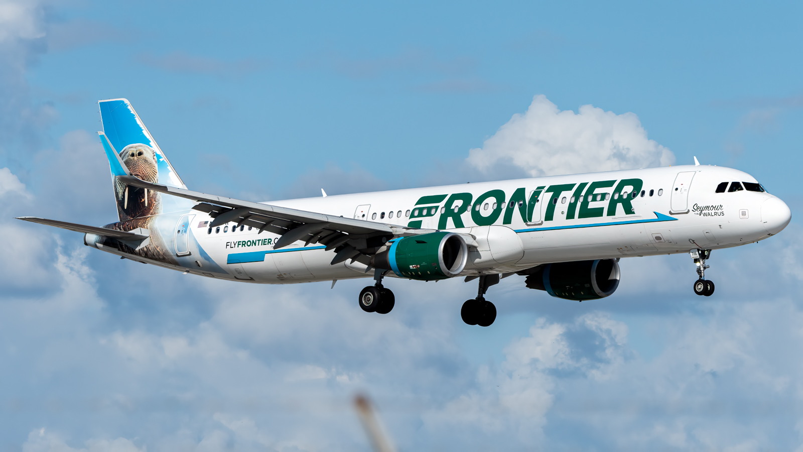 Full size: Frontier Airlines Airbus A321-200 N716FR at Fort Lauderdale/Hollywood International Airport