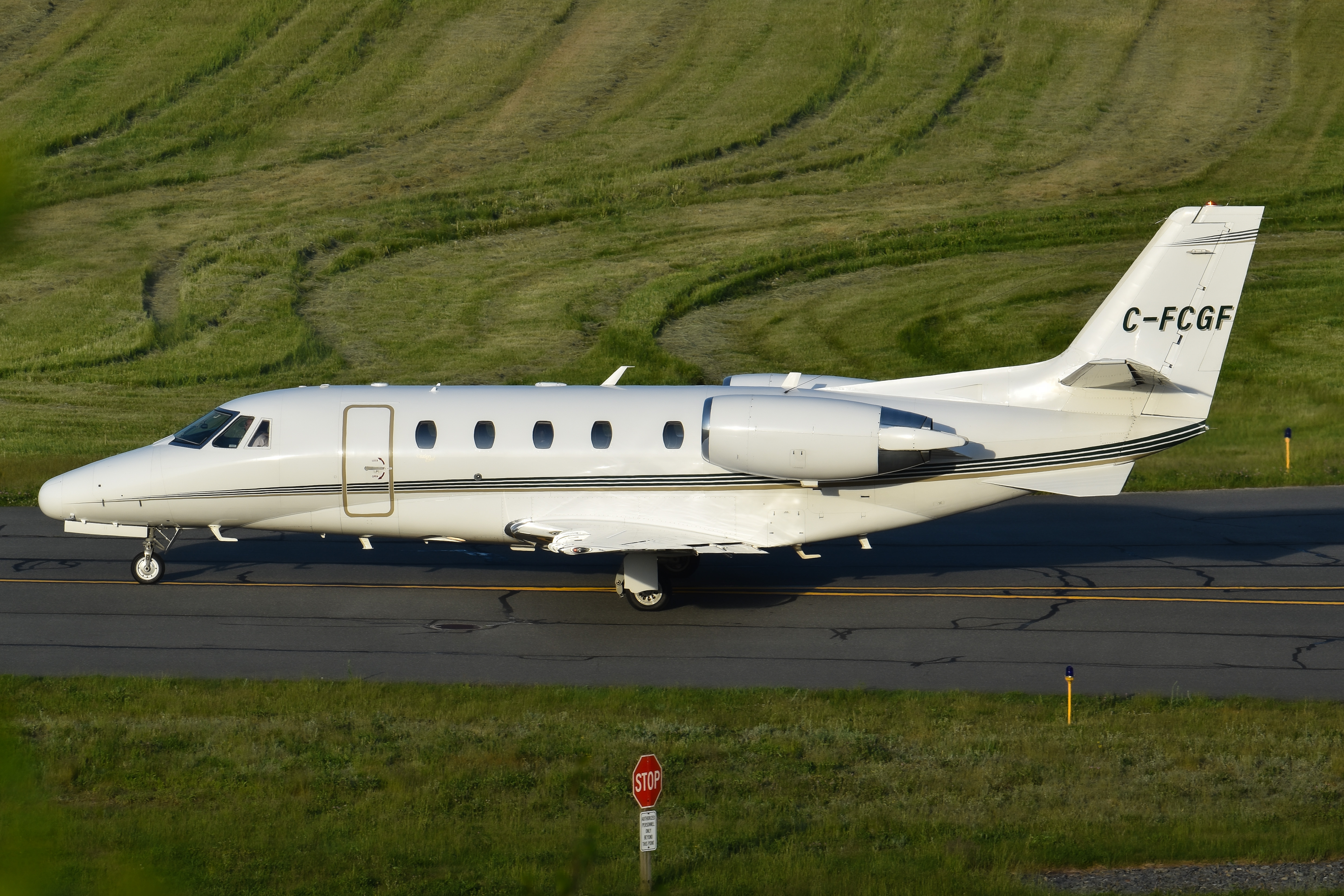 Full size: PRIVATE Cessna 560XL Citation Excel C-FCGF at Laurence G Hanscom Field Airport