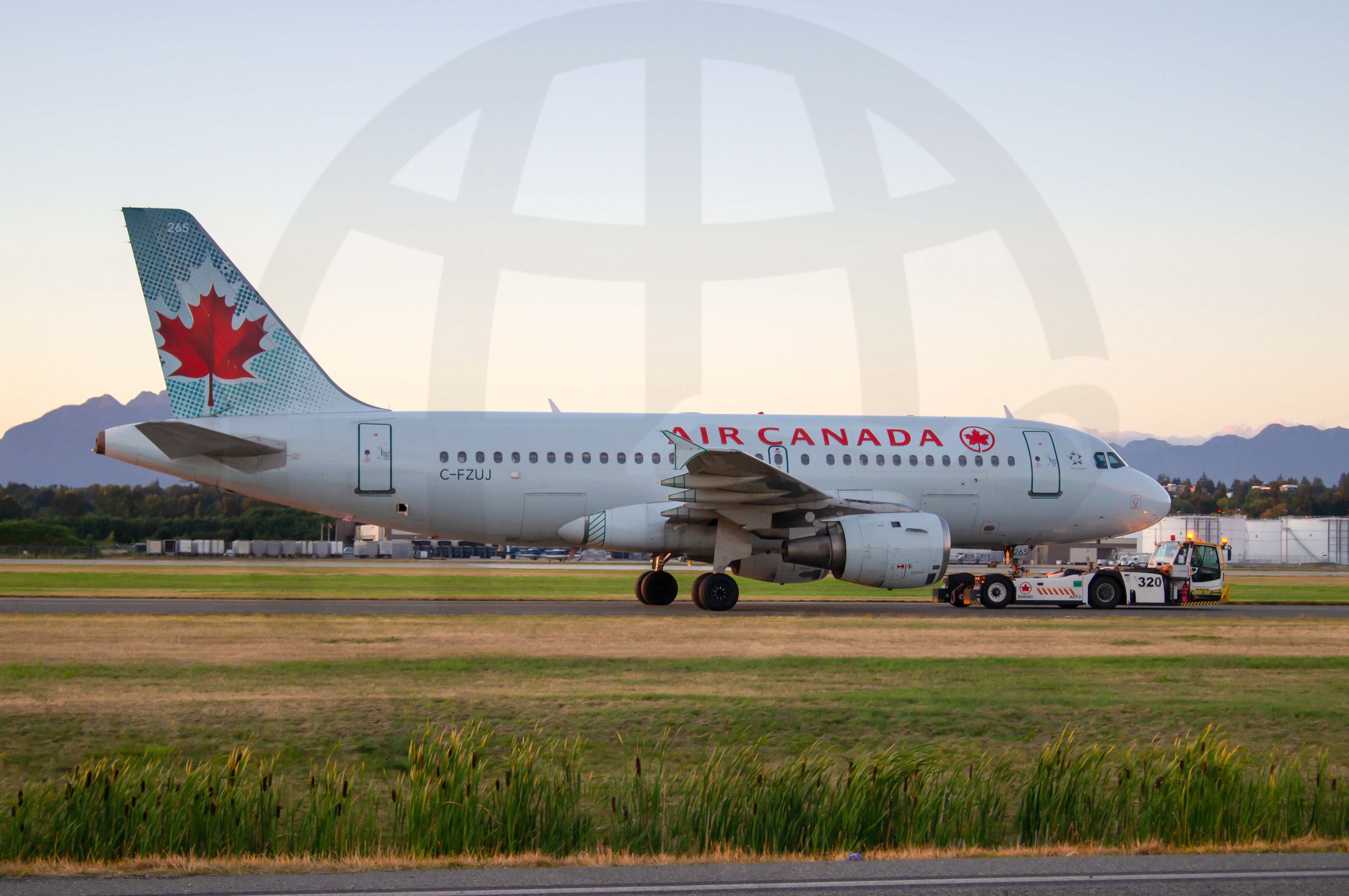 Full size: Air Canada Airbus A319 C-FZUJ at Vancouver International Airport
