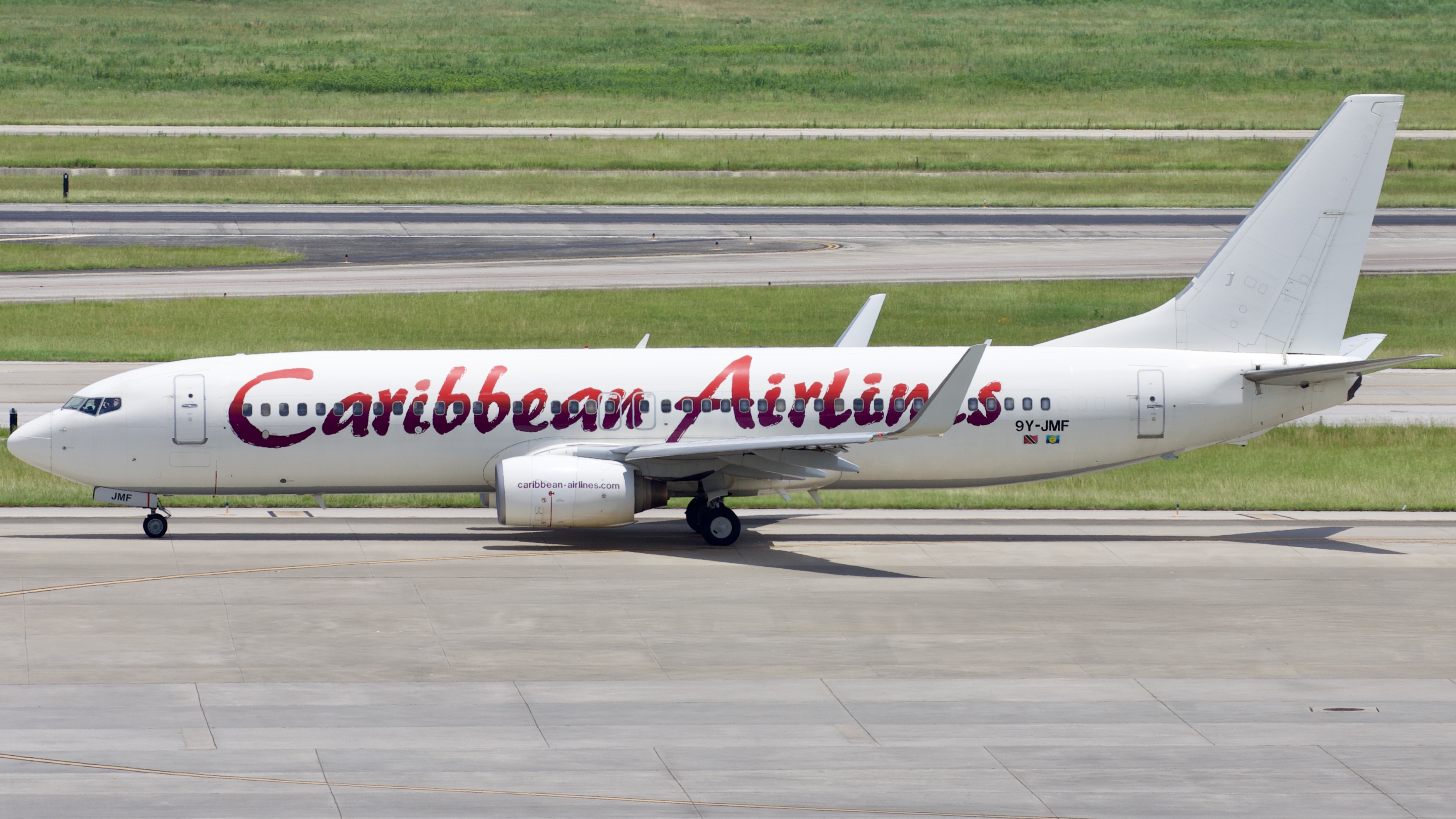 Full size: Caribbean Airlines Boeing 737-800 9Y-JMF at Houston-George Bush Intercontinental Airport