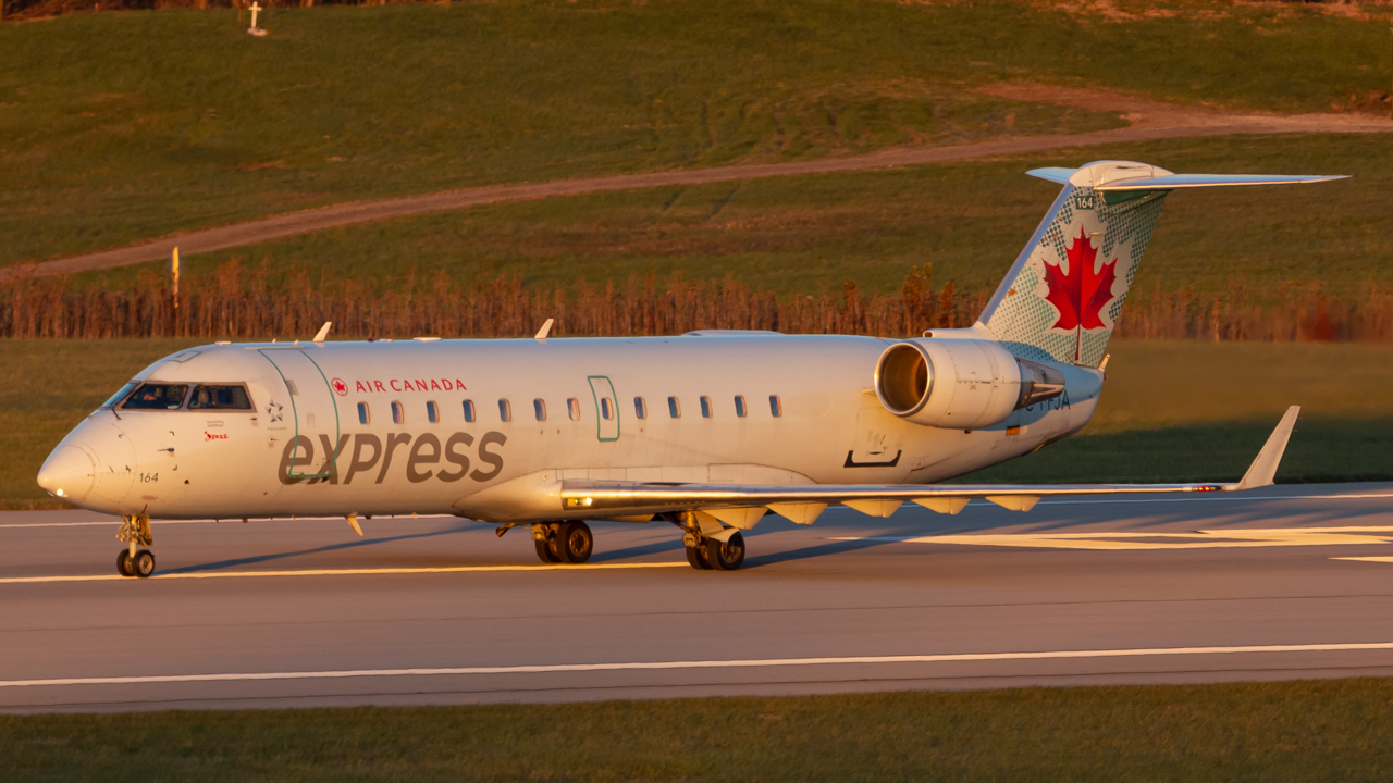 Full size: Air Canada Express Mitsubishi CRJ-200 C-FFJA at John Glenn Columbus International Airport