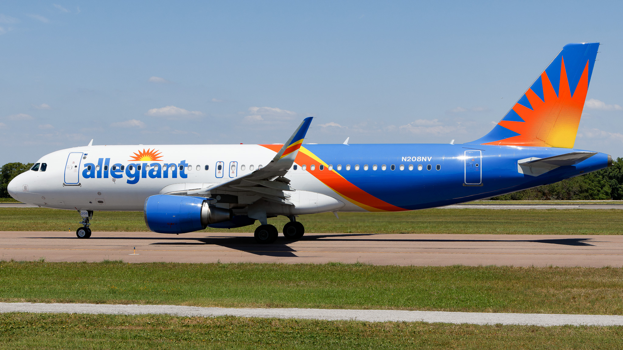 Full size: Allegiant Air Airbus A320 N208NV at St. Petersburg Clearwater International Airport