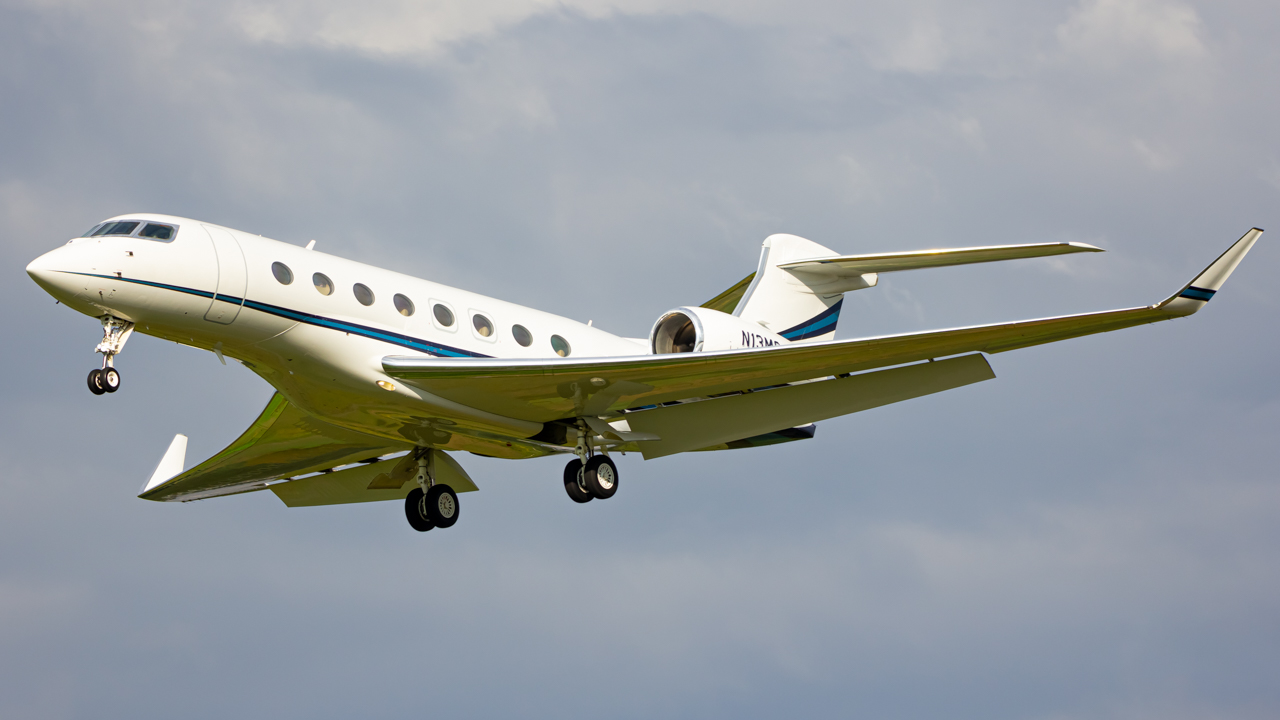 Full size: PRIVATE Gulfstream G650 N13MS at John Glenn Columbus International Airport