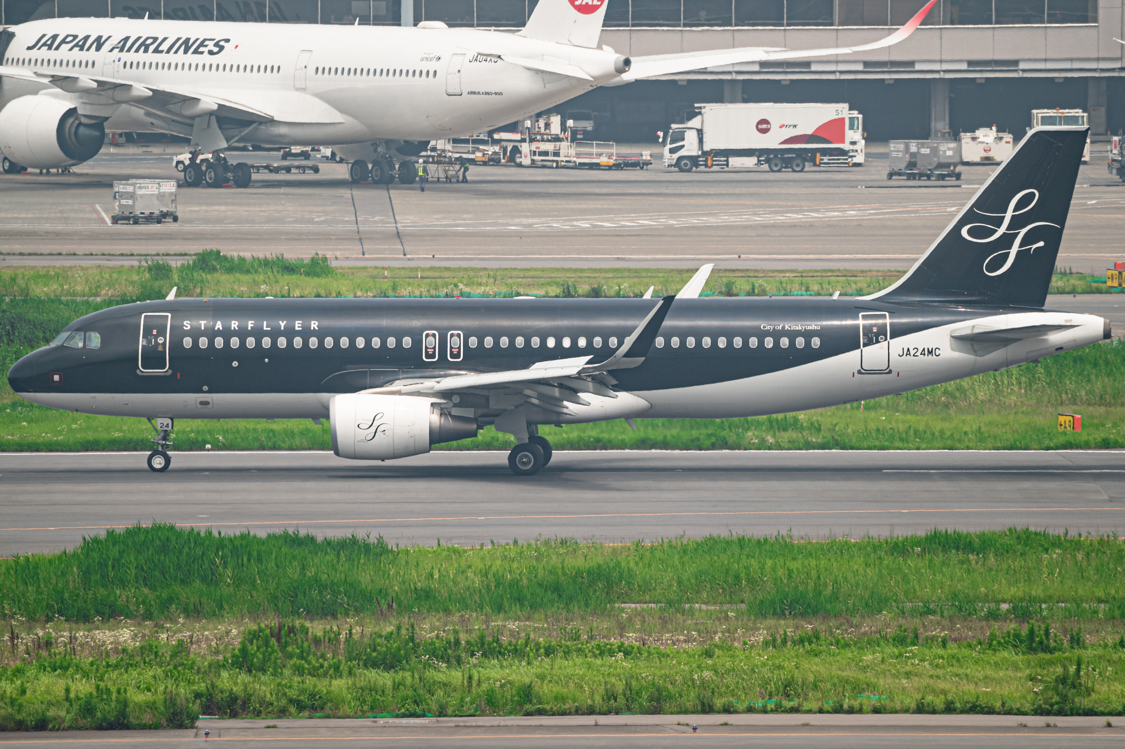 Full size: StarFlyer Airbus A320 JA24MC at Tokyo-Haneda Airport