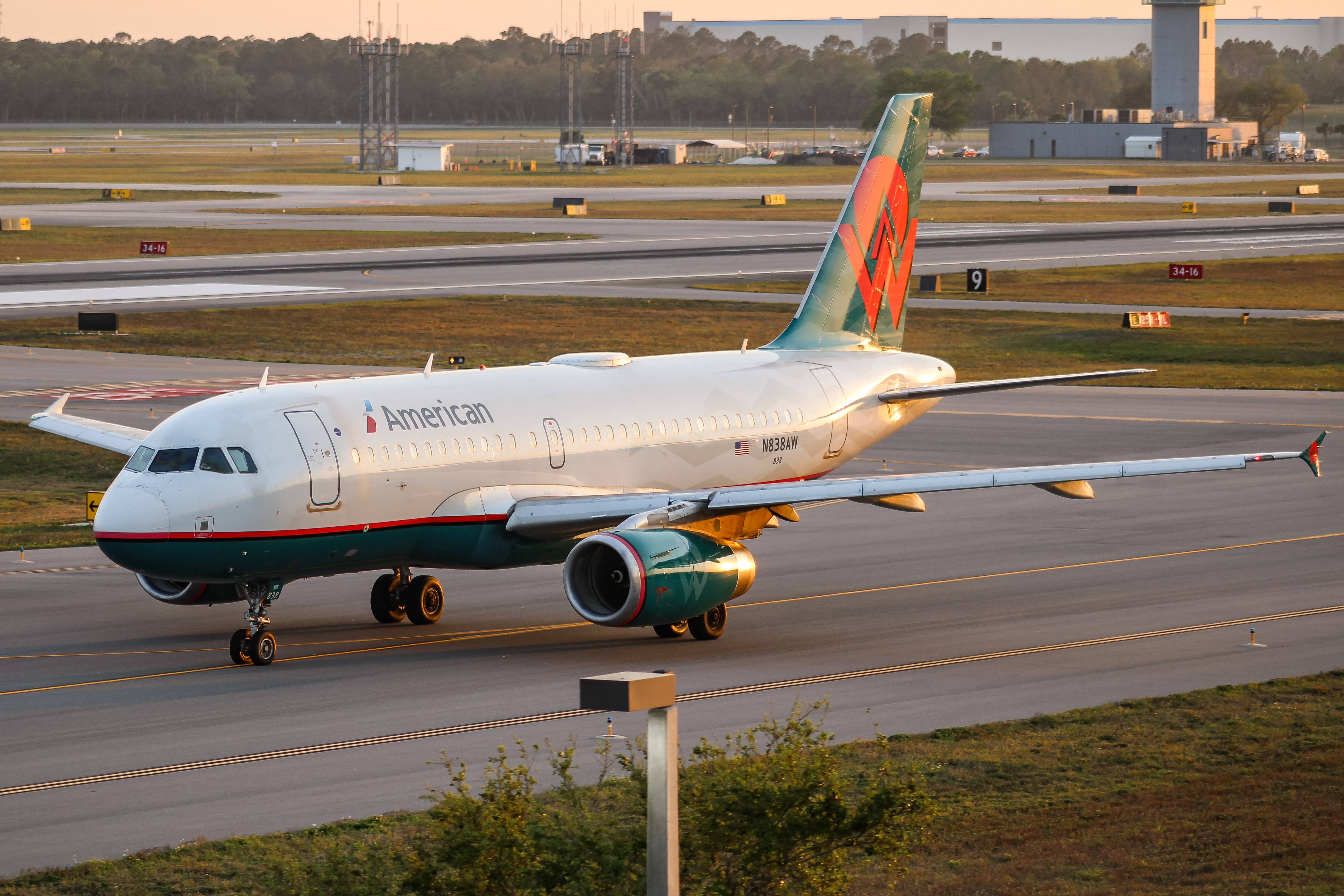 Full size: American Airlines Airbus A319 N838AW at Daytona Beach International Airport