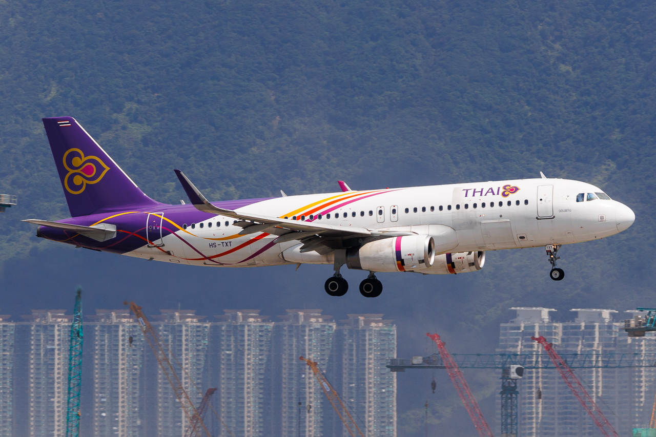 Full size: Thai Airways Airbus A320 HS-TXT at Hong Kong International Airport