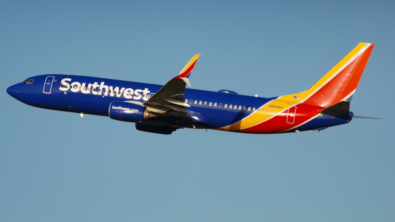 Full size: Southwest Airlines Boeing 737-800 N8546V at Will Rogers World Airport