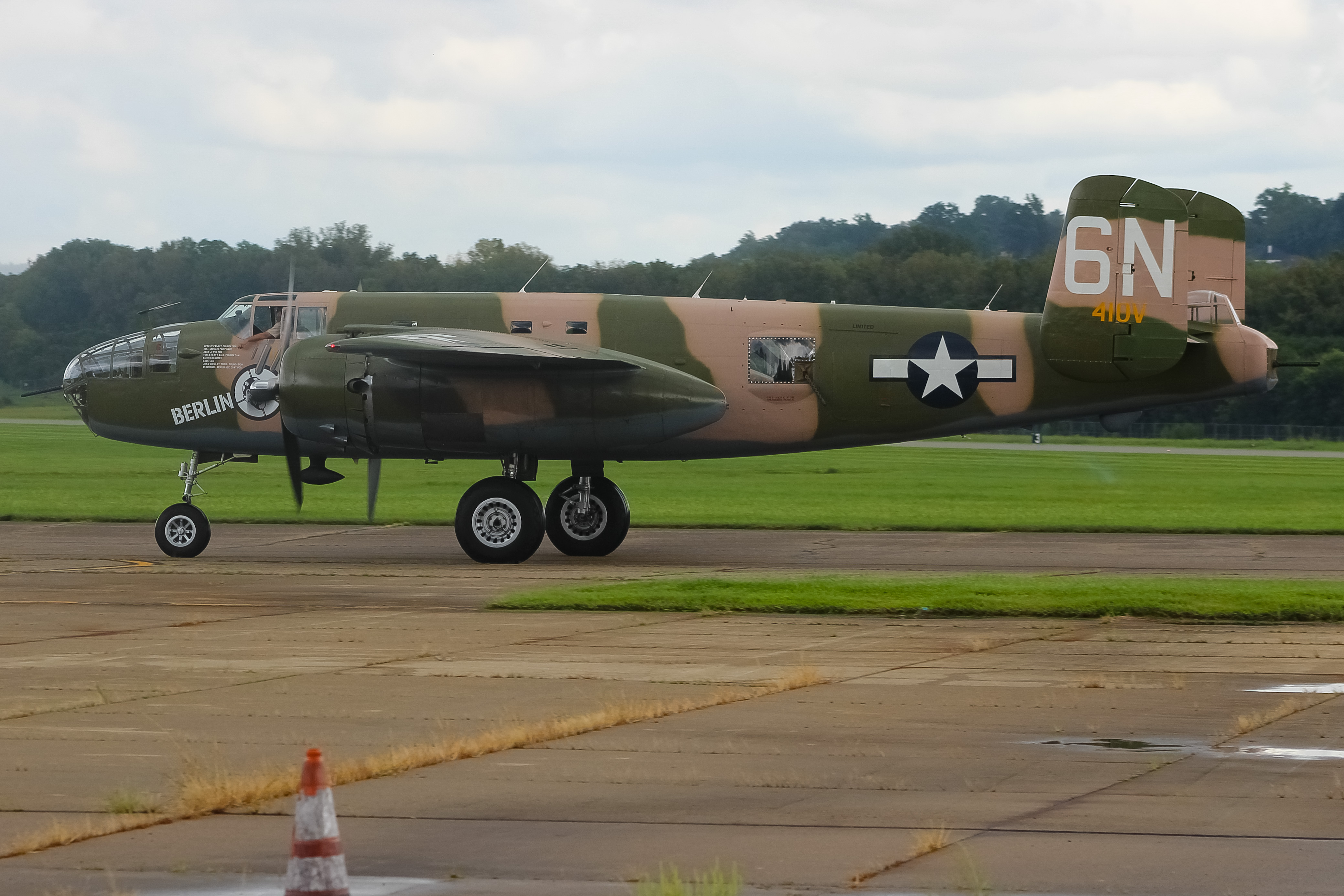 Full size: PRIVATE   North American B-25 Mitchell N10V at Cincinnati Municipal Airport/Lunken Field