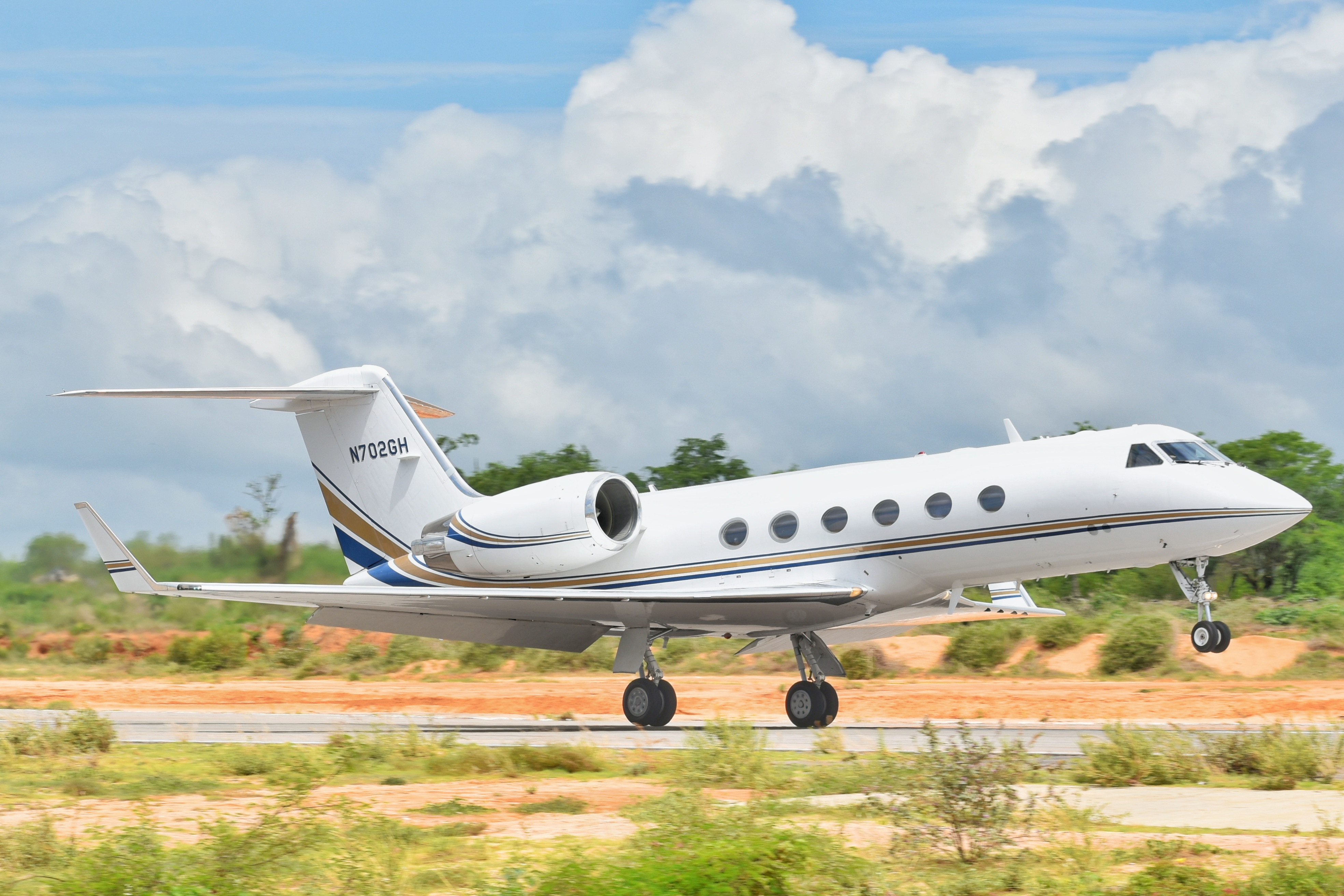 Full size: Sej Air LLC Gulfstream IV N702GH at Aeropuerto de Cabo San Lucas Internacional