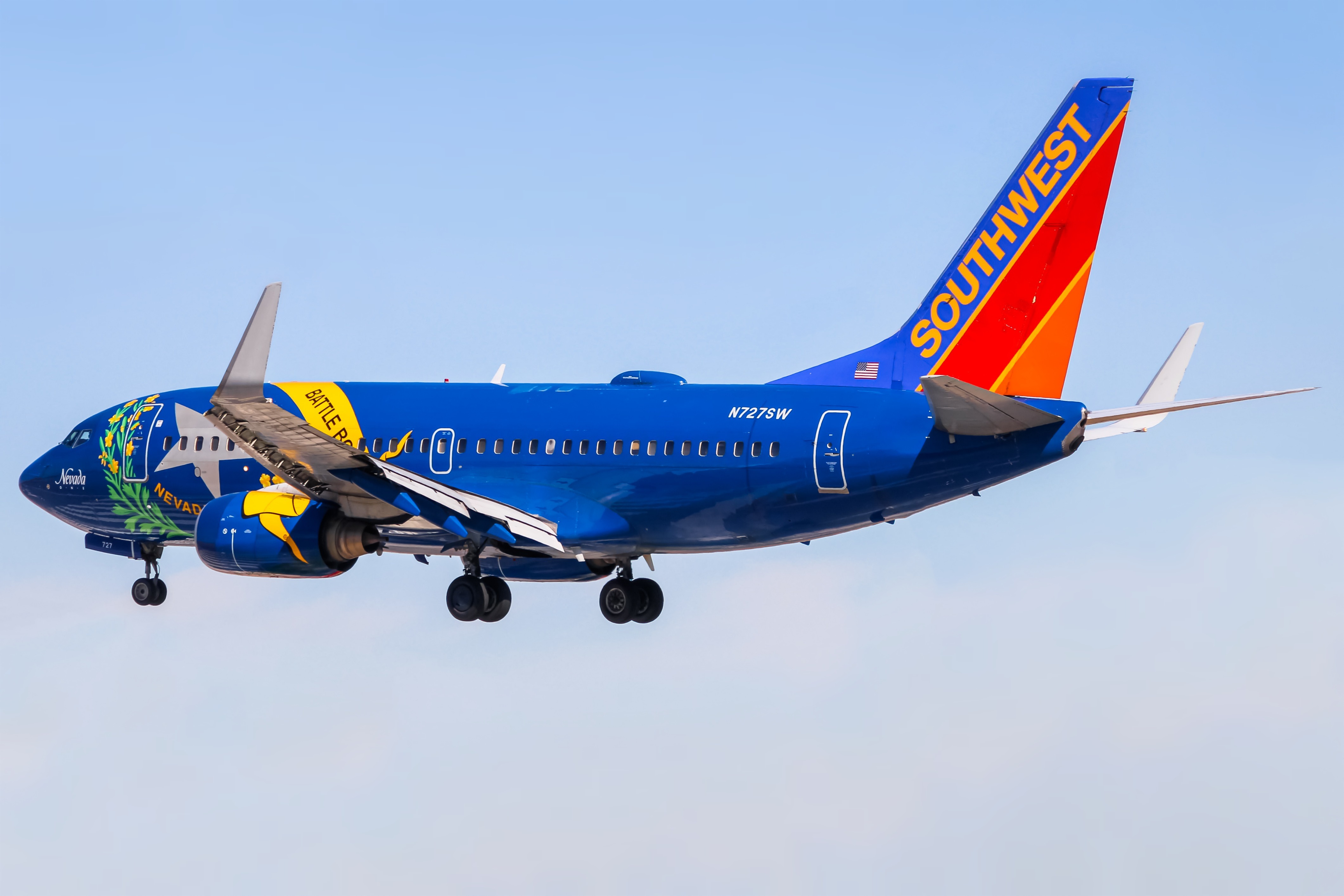 Full size: Southwest Airlines Boeing 737-700 N727SW at Baltimore/Washington International Thurgood Marshall Airport