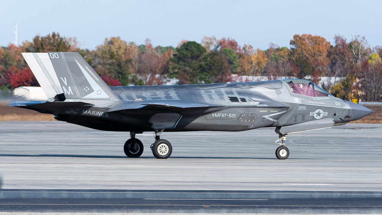 Full size: USMC Lockheed Martin F-35 Lightning 168726 at Savannah/Hilton Head International Airport