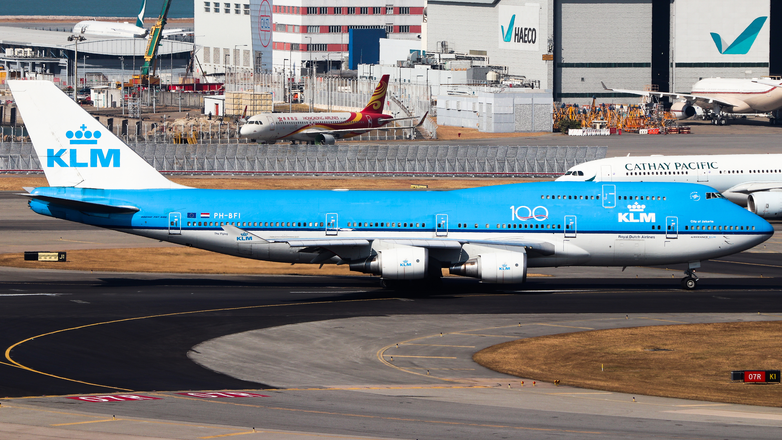 Full size: KLM Boeing 747-400 PH-BFI at Hong Kong International Airport