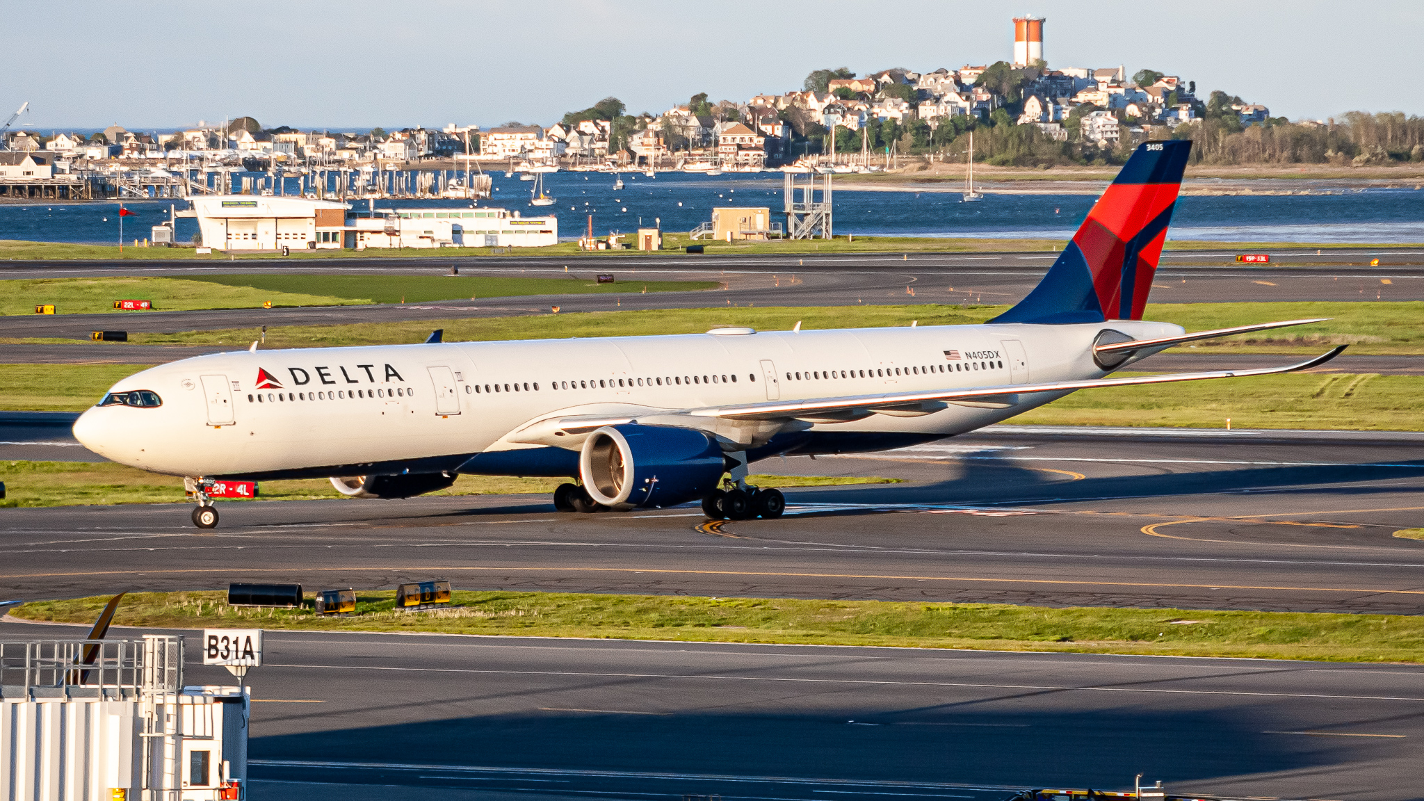Full size: Delta Airlines Airbus A330-900 N405DX at General Edward Lawrence Logan International Airport