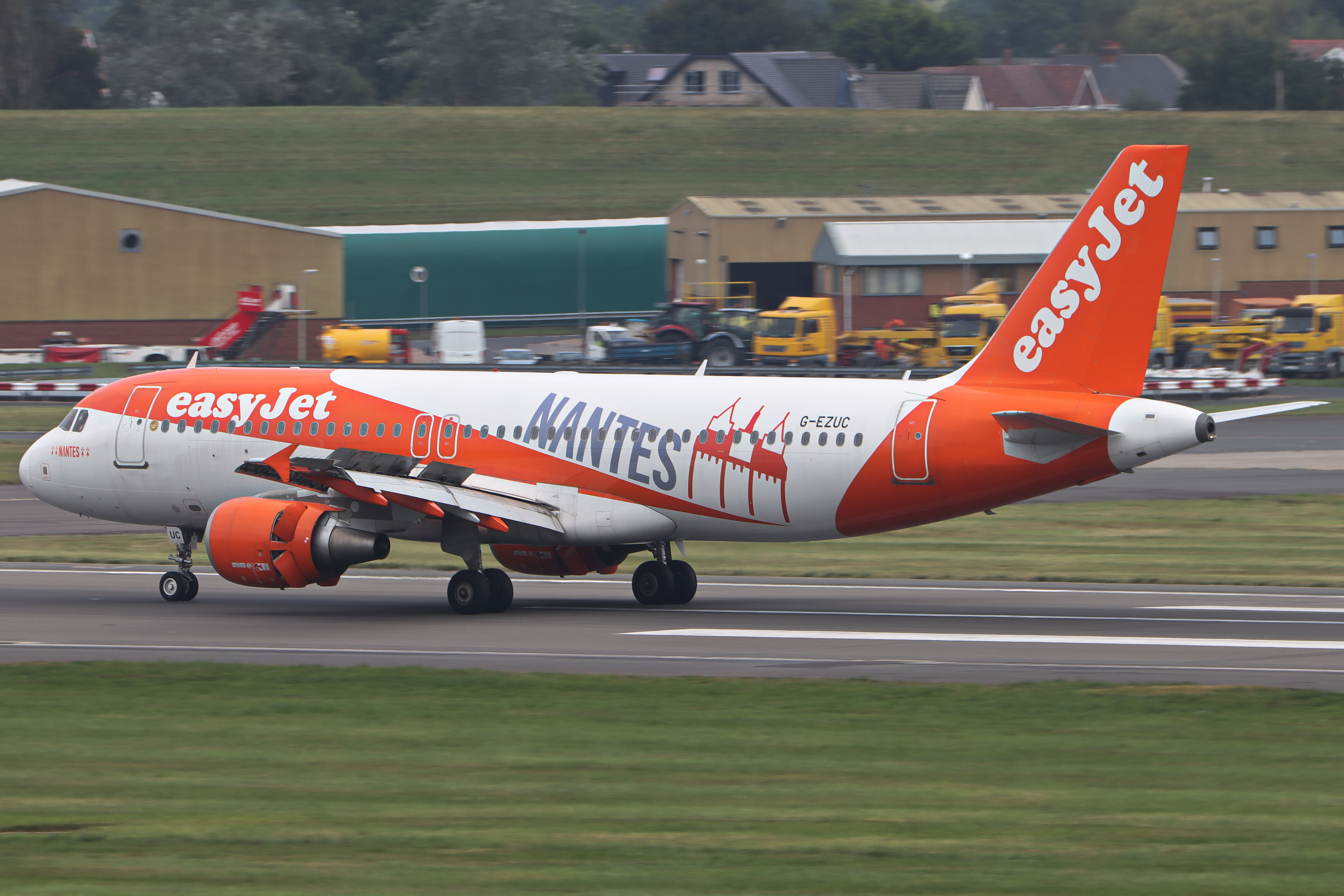 Full size: EasyJet Airbus A320 G-EZUC at Birmingham Airport