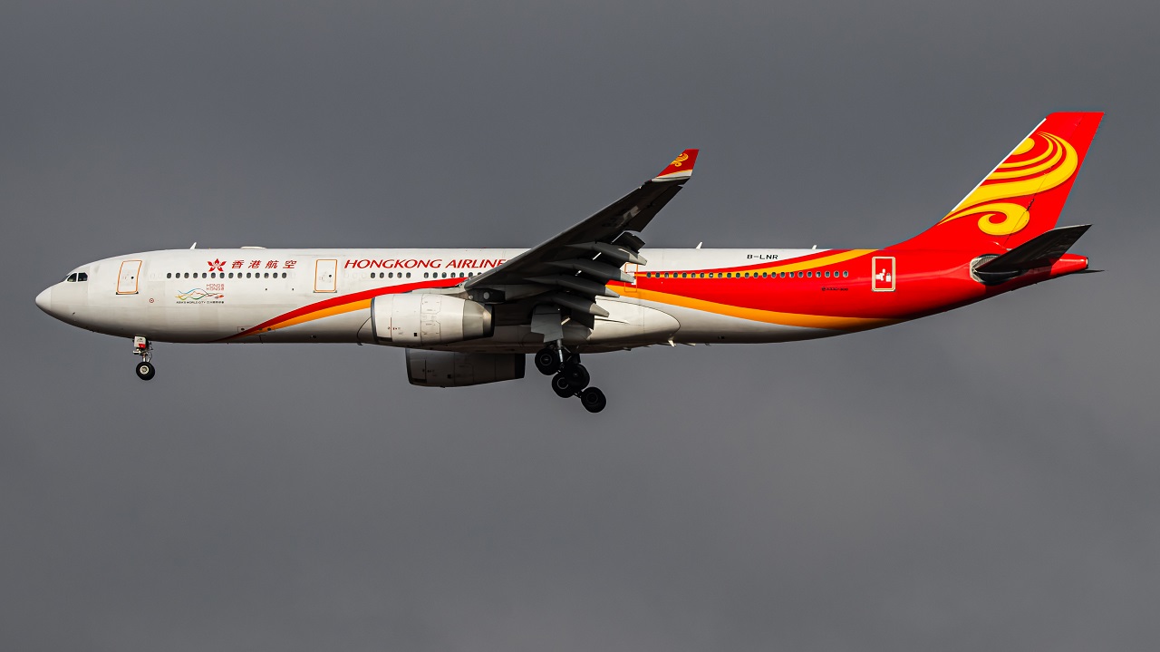 Full size: Hong Kong Airlines A330-343 B-LNR at Seoul-Incheon International Airport